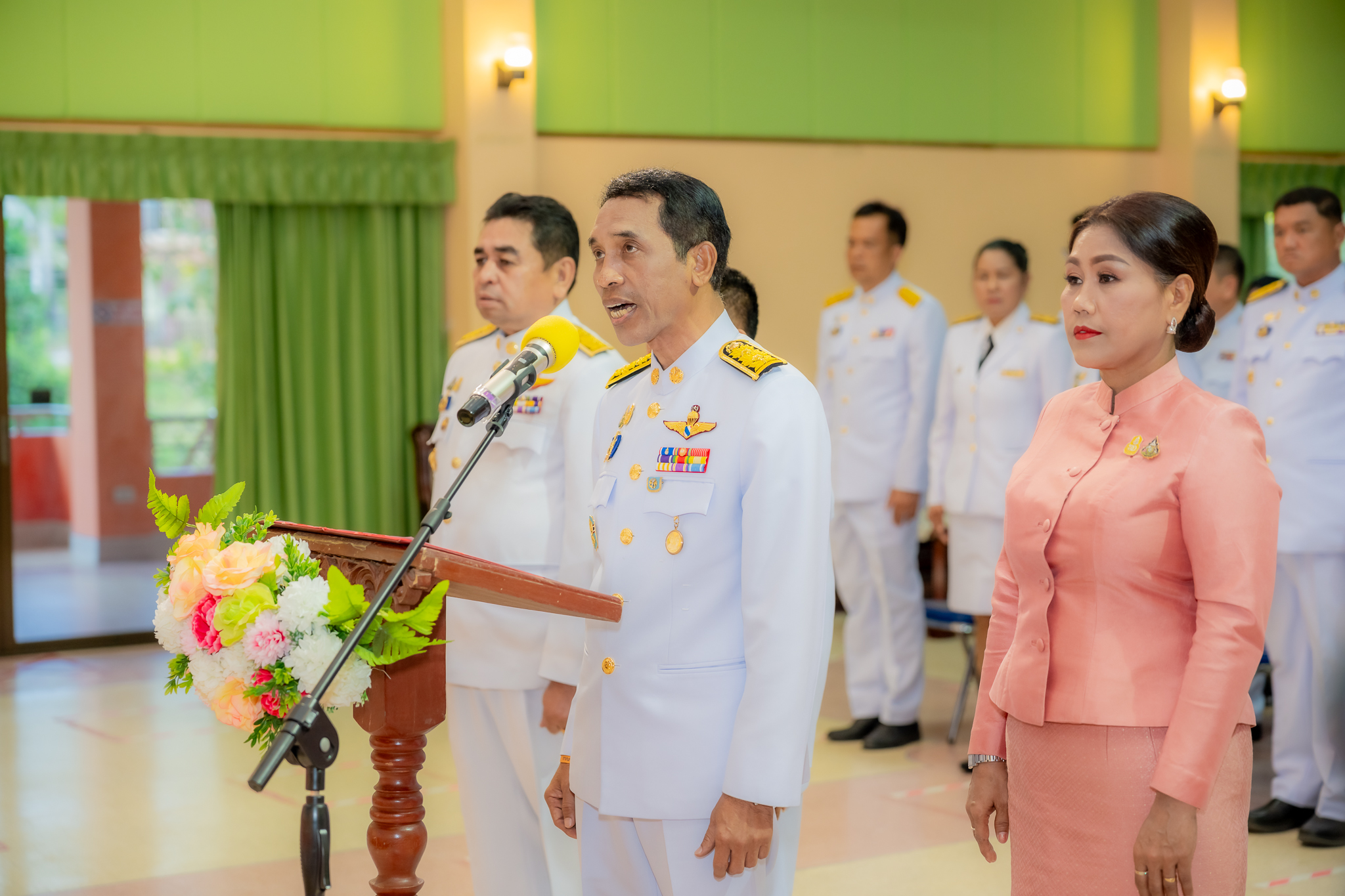 จังหวัดยะลา จัดพิธีมอบแบบลายผ้าพระราชทาน “ผ้าลายสิริวชิราภรณ์” “ผ้าลายชบาปัตตานี” และเครื่องหมายรับรองสินค้าแฟชั่นและหัตถกรรมพระราชทาน “Sustainable Fashion : แฟชั่นแห่งความยั่งยืน”