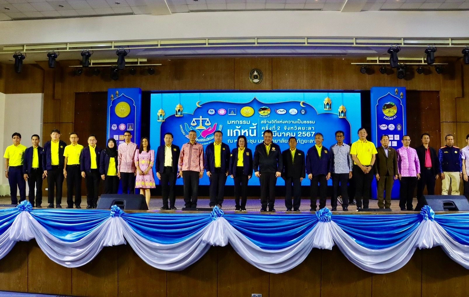 พช.ยะลา ร่วมงานมหกรรมแก้หนี้ สร้างวิถีความเป็นธรรม