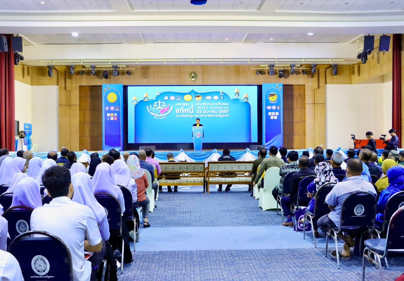 พช.ยะลา ร่วมงานมหกรรมแก้หนี้ สร้างวิถีความเป็นธรรม
