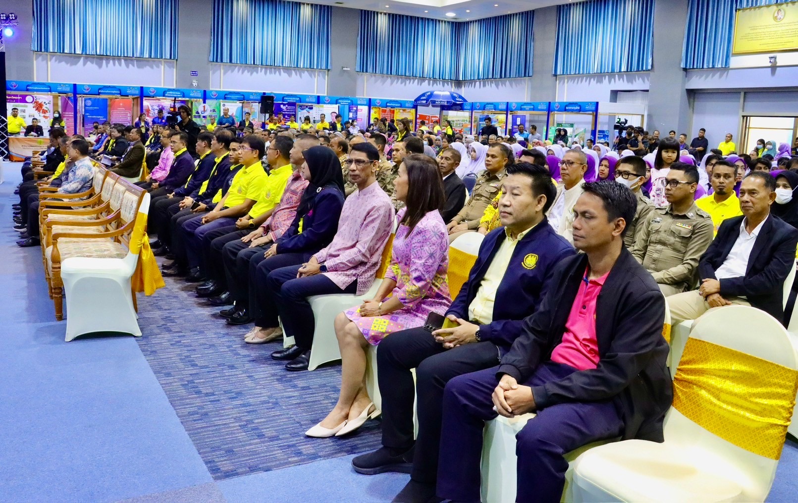 พช.ยะลา ร่วมงานมหกรรมแก้หนี้ สร้างวิถีความเป็นธรรม