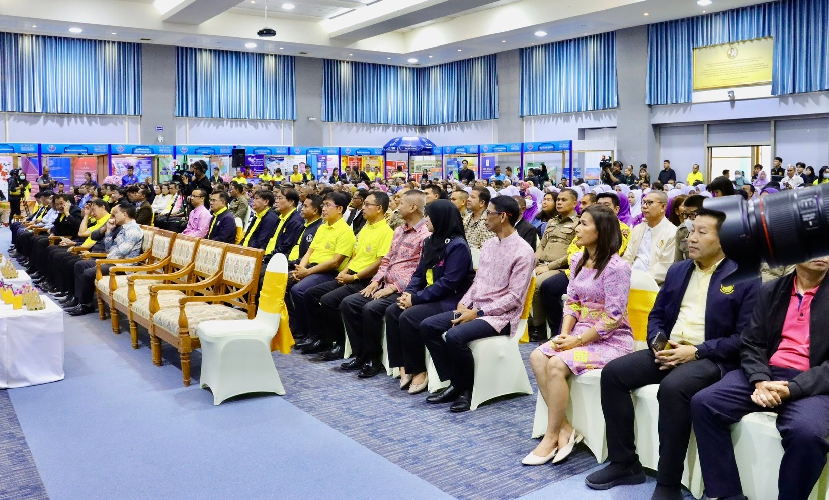 พช.ยะลา ร่วมงานมหกรรมแก้หนี้ สร้างวิถีความเป็นธรรม
