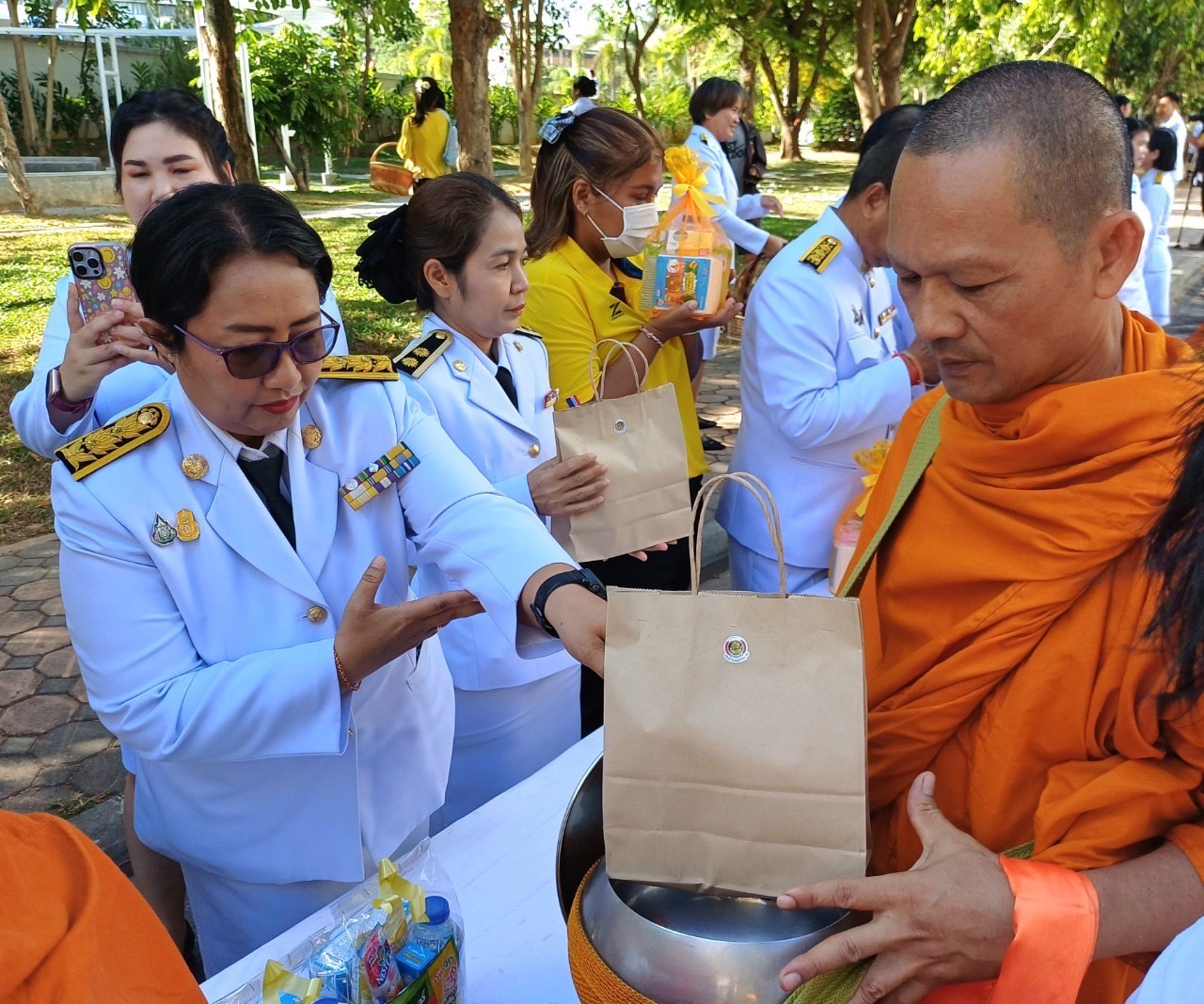 พช.ยะลา ร่วมพิธีถวายสักการะ และน้อมรำลึกถึงพระมหากรุณาธิคุณ เนื่องในวันที่ระลึกพระบาทสมเด็จพระนั่งเกล้าเจ้าอยู่หัว พระมหาเจษฎาราชเจ้า