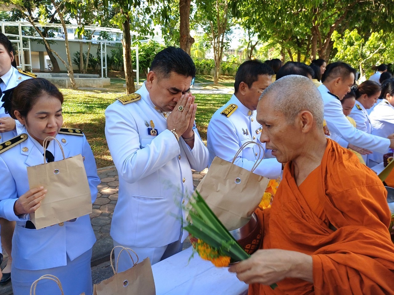พช.ยะลา ร่วมพิธีถวายสักการะ และน้อมรำลึกถึงพระมหากรุณาธิคุณ เนื่องในวันที่ระลึกพระบาทสมเด็จพระนั่งเกล้าเจ้าอยู่หัว พระมหาเจษฎาราชเจ้า