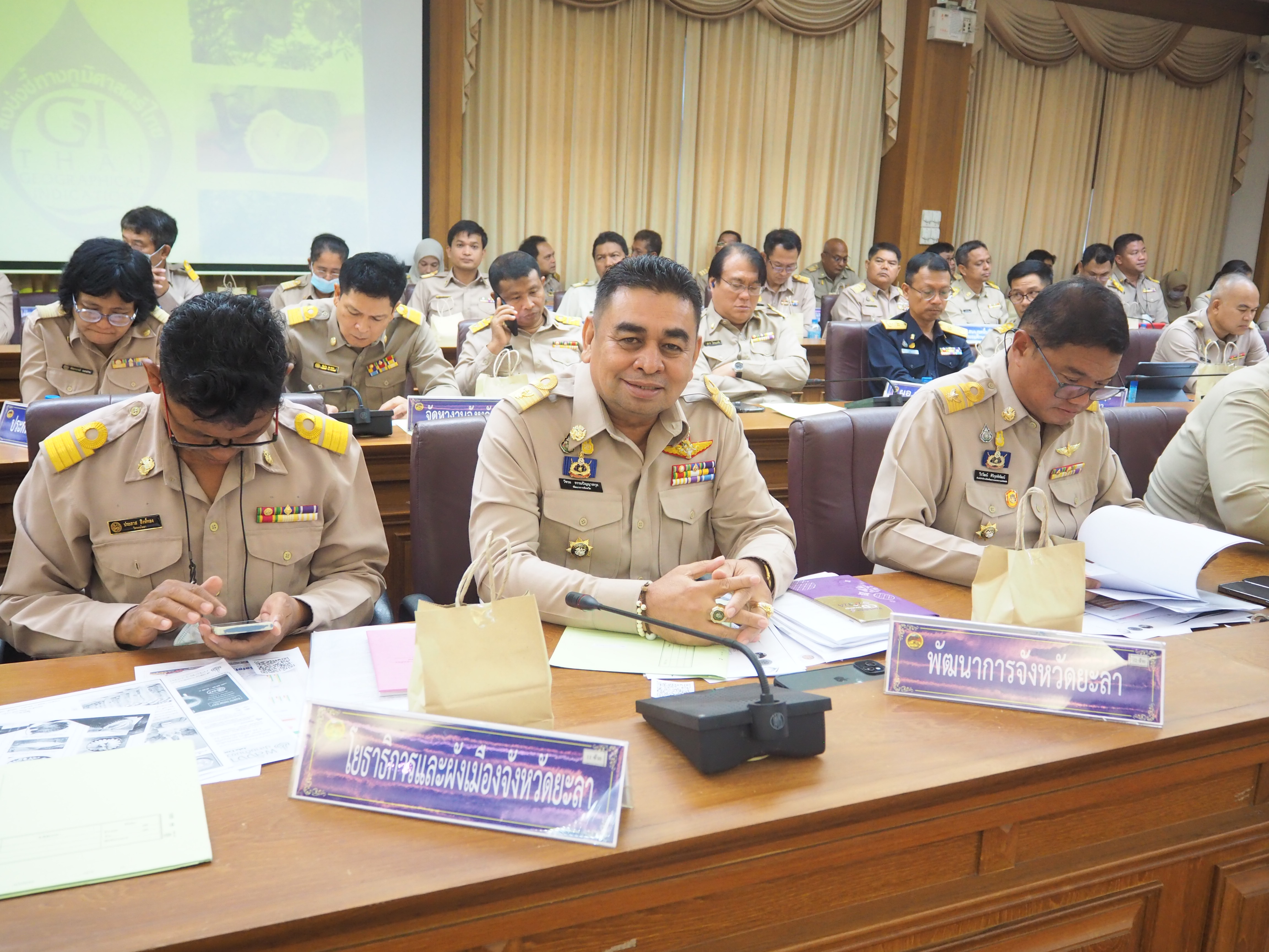 นายวัชระ ธรรมปัญญาสกุล พัฒนาการจังหวัดยะลา เข้าร่วมประชุมคณะกรมการจังหวัดและหัวหน้าส่วนราชการ ครั้งที่ 3/2567