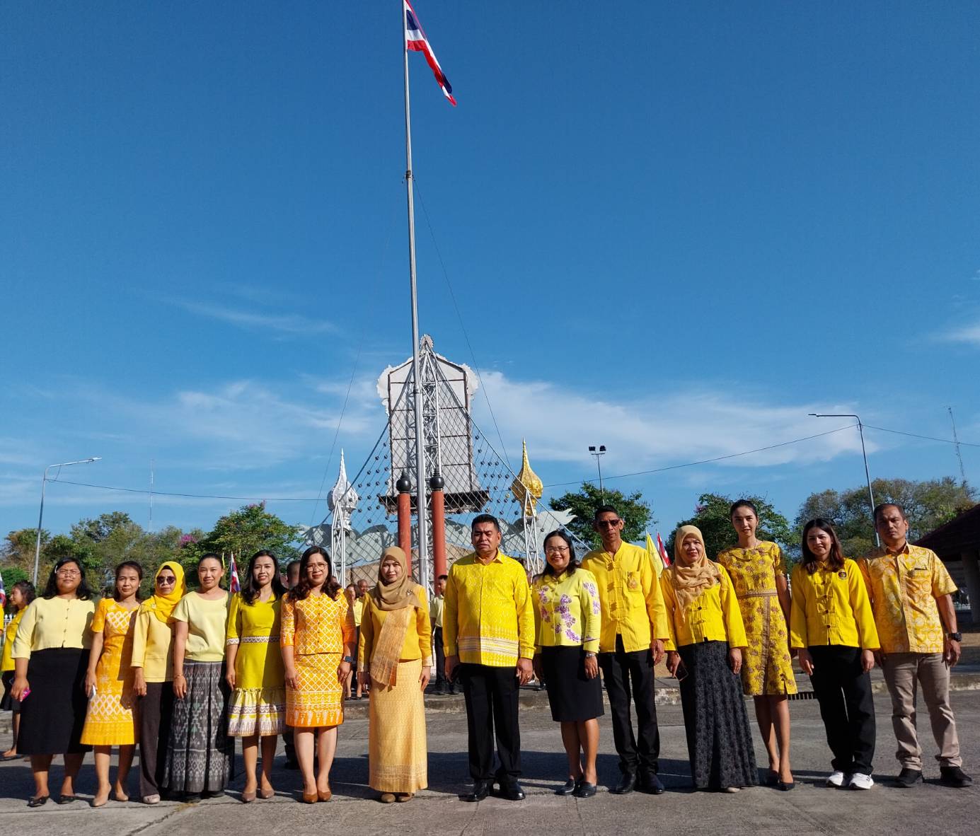 พช.ยะลา ร่วมกิจกรรมเข้าแถวเคารพธงชาติ และร่วมร้องเพลงชาติ