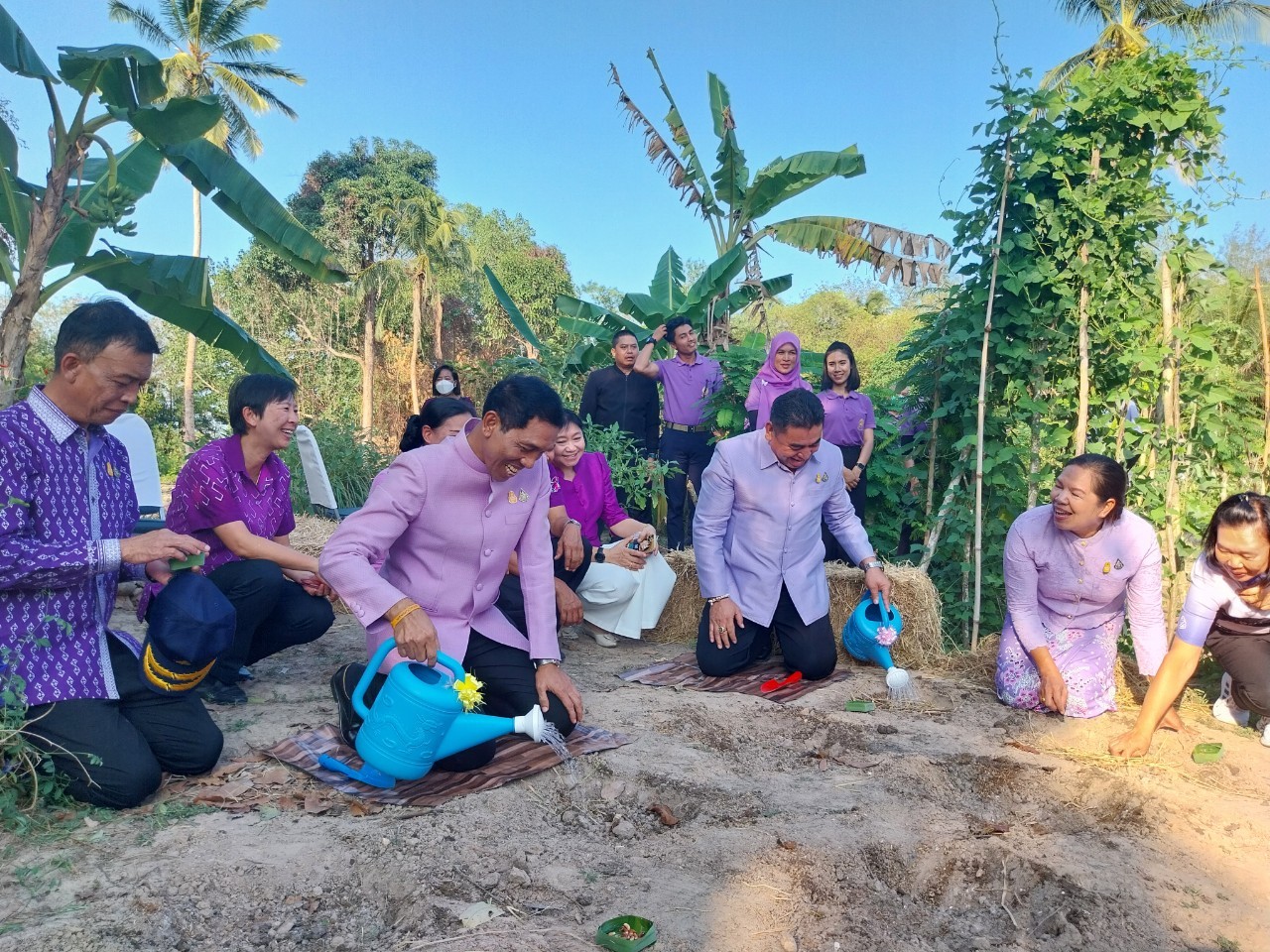 พช.ยะลาร่วมกิจกรรมปลูกพืช ปลูกผัก ปลูกรัก กับศพช.ยะลา
