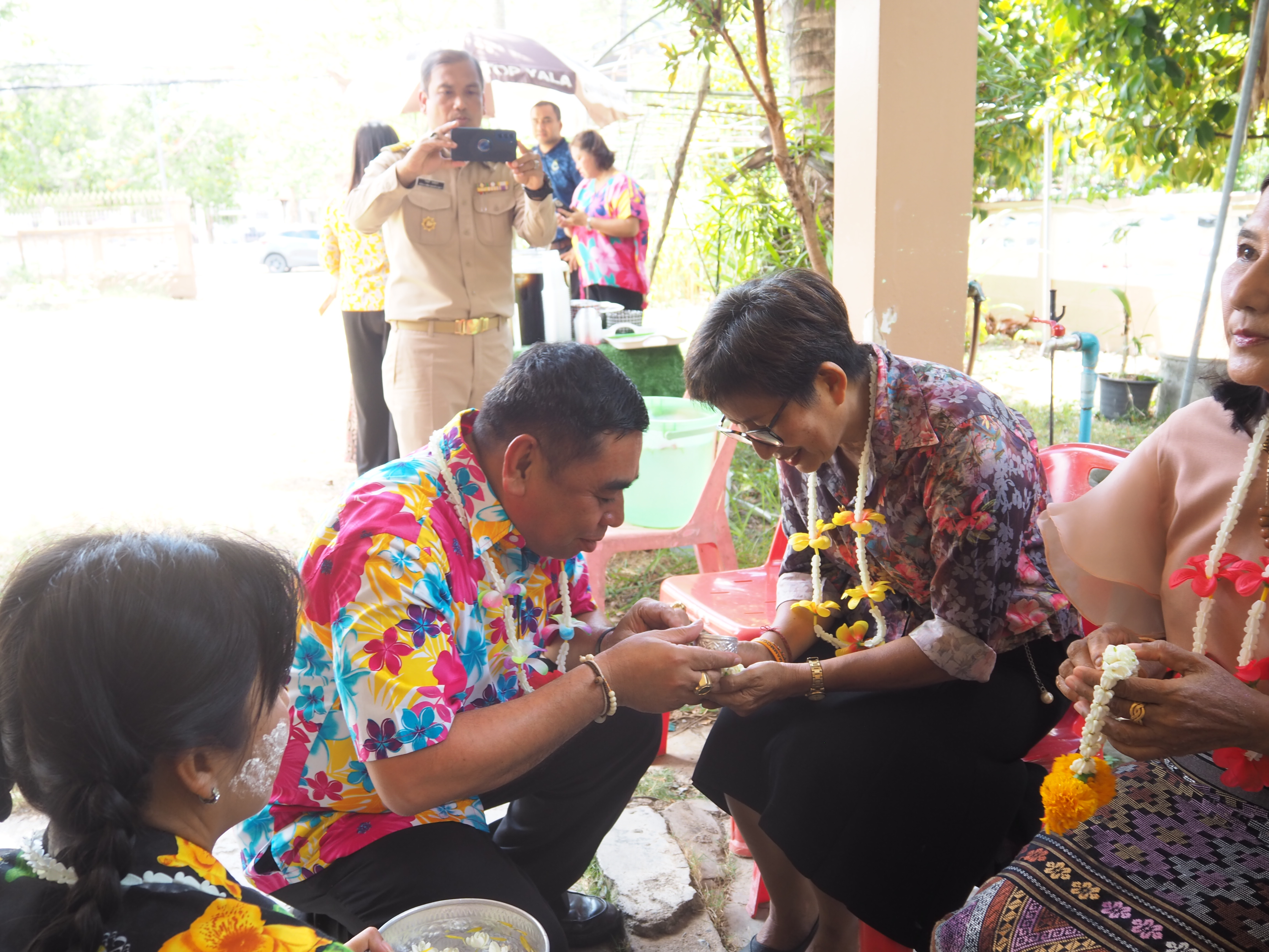 พช.ยะลา จัดกิจกรรมสืบสานประเพณีวันสงกรานต์ “รดน้ำ ดำหัว” เนื่องในวันปีใหม่ไทย 2567