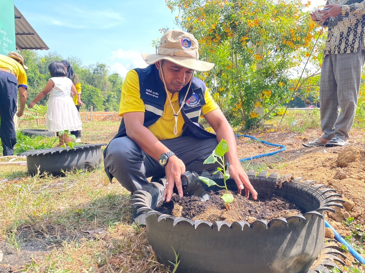 พช.ยะลา ร่วมกิจกรรม การน้อมนำแนวพระราชดำริของสมเด็จพระกนิษฐาธิราชเจ้า กรมสมเด็จพระเทพรัตนราขสุดาฯ สยามบรมราชกุมารี สร้างความมั่นคงทางอาหาร สู่ปฏิบัติการปลูกผักสวนครัว เพื่อสร้างความมั่นคงทางอาหาร