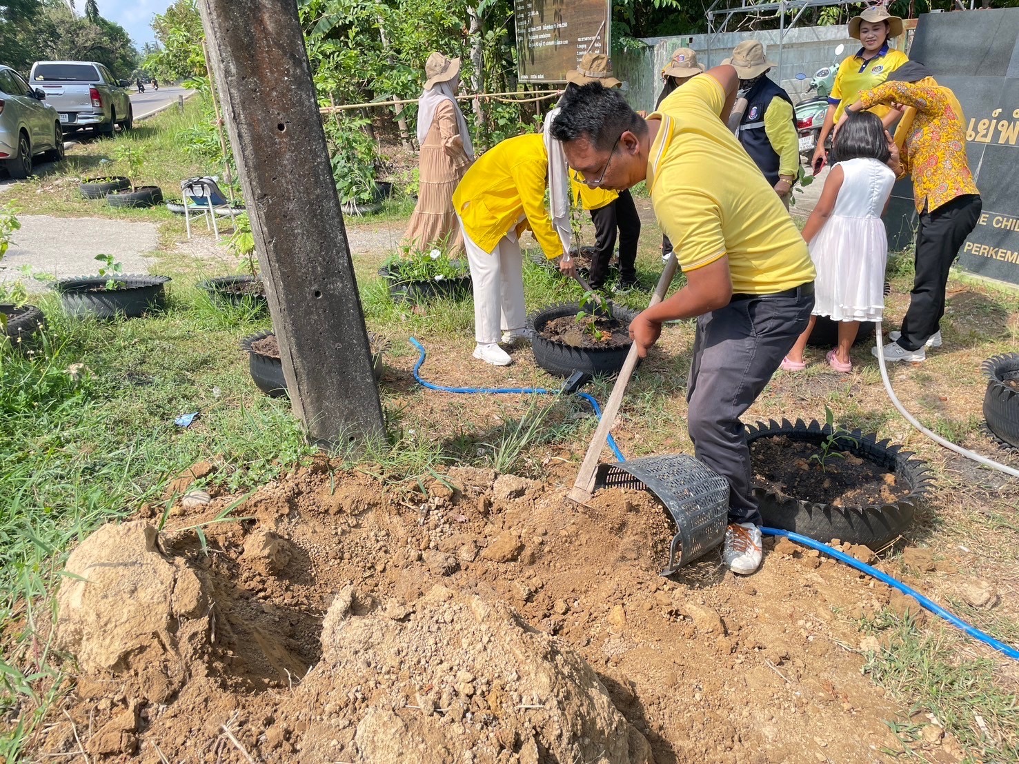 พช.ยะลา ร่วมกิจกรรม การน้อมนำแนวพระราชดำริของสมเด็จพระกนิษฐาธิราชเจ้า กรมสมเด็จพระเทพรัตนราขสุดาฯ สยามบรมราชกุมารี สร้างความมั่นคงทางอาหาร สู่ปฏิบัติการปลูกผักสวนครัว เพื่อสร้างความมั่นคงทางอาหาร