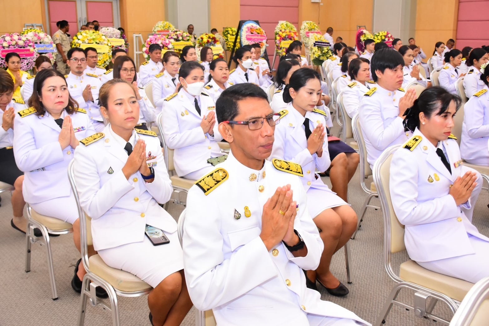 พช.ยะลา ร่วมพิธีทำบุญตักบาตรถวายพระราชกุศล และวางพวงมาลาถวายราชสักการะ เนื่องในวันคล้ายวันสวรรคตสมเด็จพระนเรศวรมหาราช ร่วมรำลึกถึงพระมหากรุณาธิคุณ ผู้ทรงกอบกู้อิสรภาพของไทย