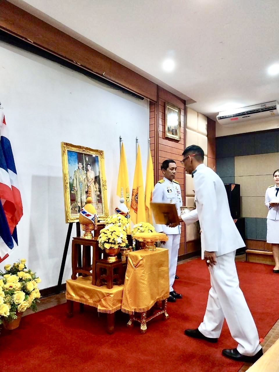 พช.ยะลา ร่วมพิธีรับพระราชทานพระบรมฉายาลักษณ์ พระบาทสมเด็จพระเจ้าอยู่หัว และสมเด็จพระนางเจ้าฯ พระบรมราชินี  วันที่ 29 เมษายน 2567 เวลา 10.00 น.
