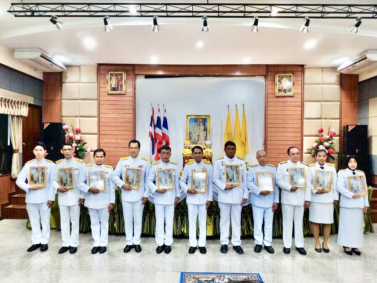 พช.ยะลา ร่วมพิธีรับพระราชทานพระบรมฉายาลักษณ์ พระบาทสมเด็จพระเจ้าอยู่หัว และสมเด็จพระนางเจ้าฯ พระบรมราชินี  วันที่ 29 เมษายน 2567 เวลา 10.00 น.