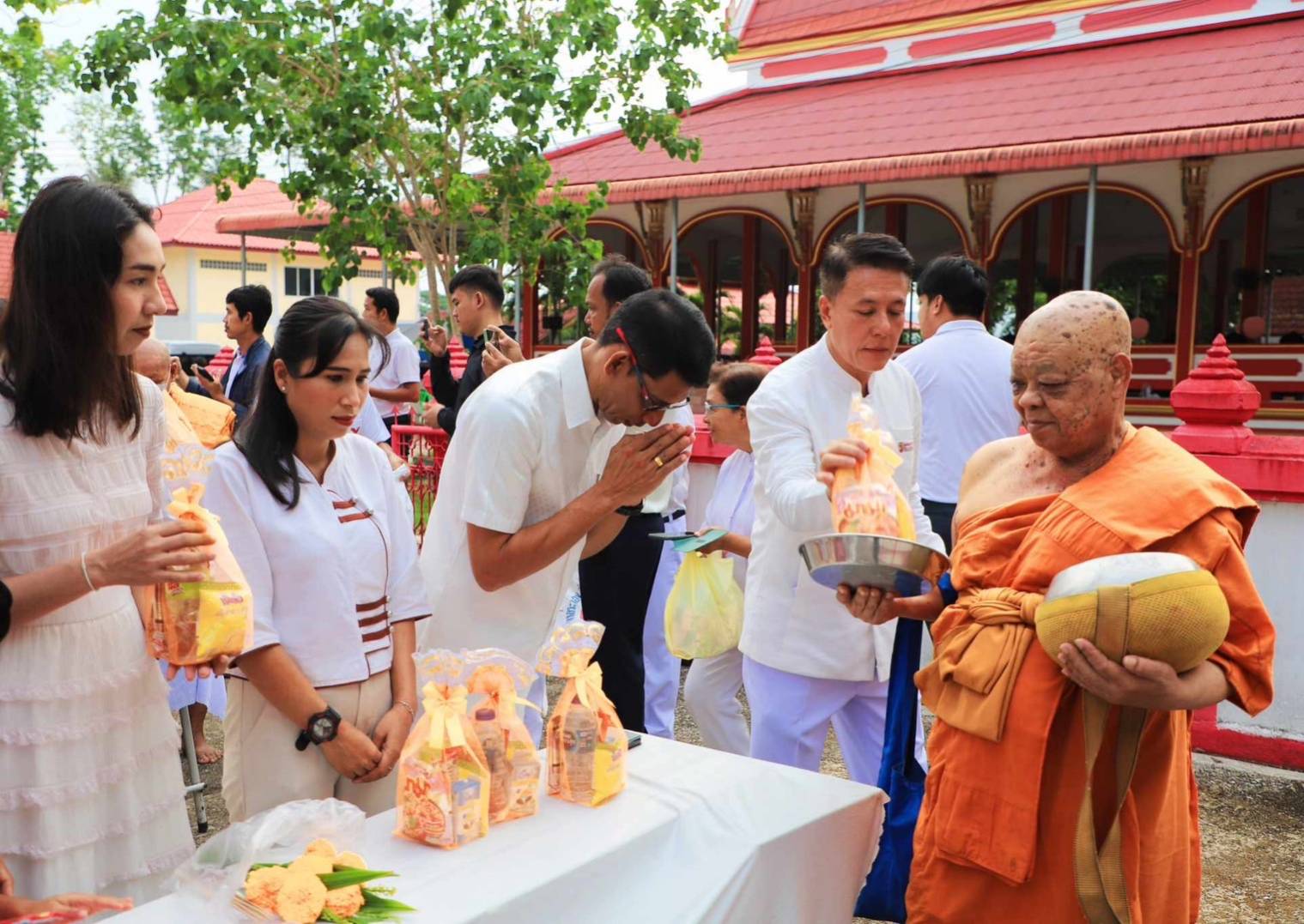 พช.ยะลา ร่วมกิจกรรมส่งเสริมพระพุทธศาสนาเนื่องในวัน วิสาขบูชา