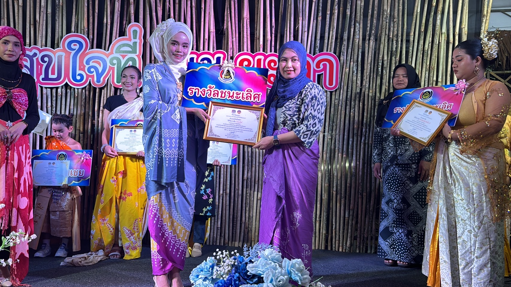 “ชีวิต ชีวา ที่พัฒนาชุมชน สุขใจที่ พช.ยะลา” บูธกาชาด สำนักงานพัฒนาชุมชนจังหวัดยะลา คึกคัก ประชาชนทั่วไปให้ความสนใจเข้าเยี่ยมชมอย่างต่อเนื่อง