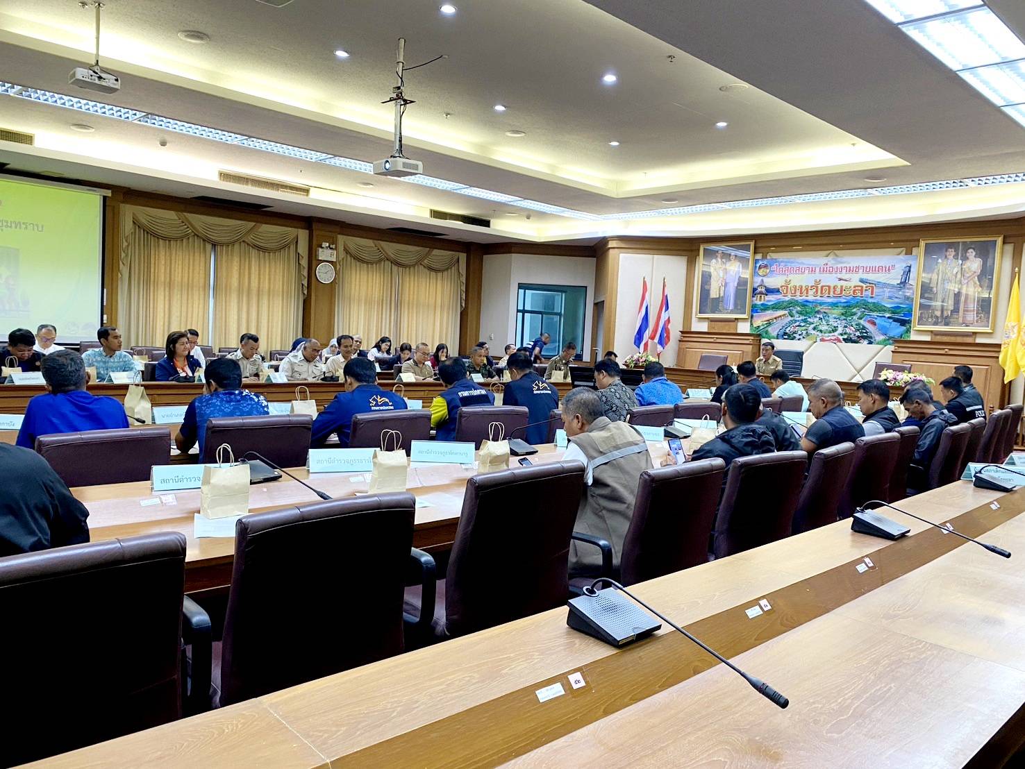 พช.ยะลา เข้าร่วมประชุมคณะกรรมการศูนย์อำนวยการป้องกันและปราบปรามยาเสพติดจังหวัดยะลา (ศอ.ปส.จ.ยล.) ครั้งที่ 2/2567