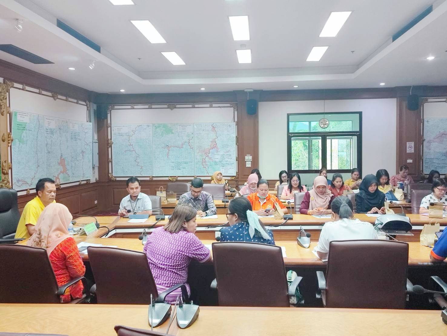 พช.ยะลา ร่วมประชุมชี้แจงเรื่องแนวทางปฏิบัติเกี่ยวกับการปรับอัตราเงินเดือนแรกบรรจุและการปรับเงินเดือนชดเชยผู้ได้รับผลกระทบ ผ่านระบบสื่ออิเล็กทรอนิกส์ (Zoom Meeting)