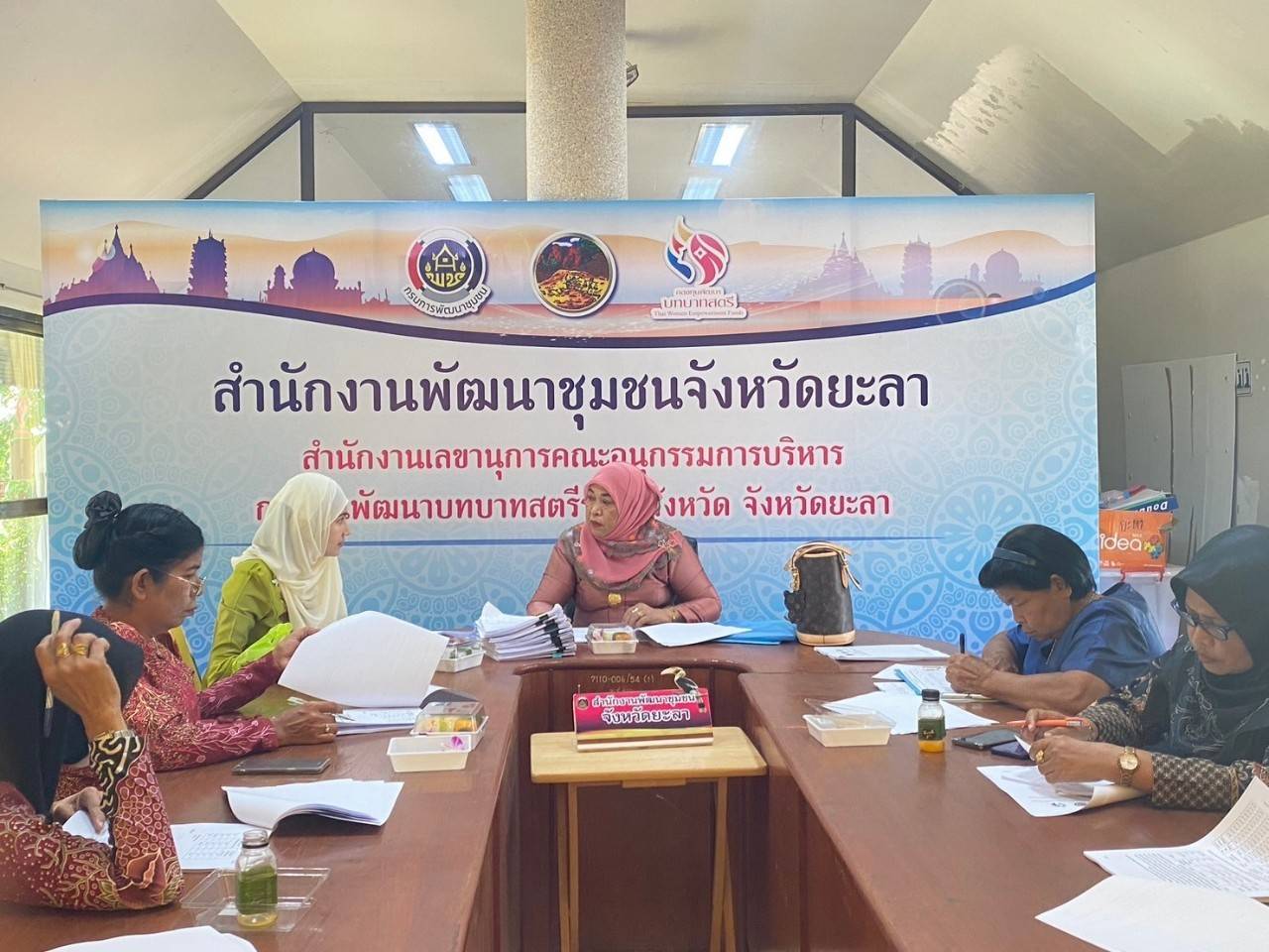 พช.ยะลา จัดประชุมคณะทำงานขับเคลื่อนกองทุนพัฒนาบทบาทสตรีระดับจังหวัด ครั้งที่ 4/2567