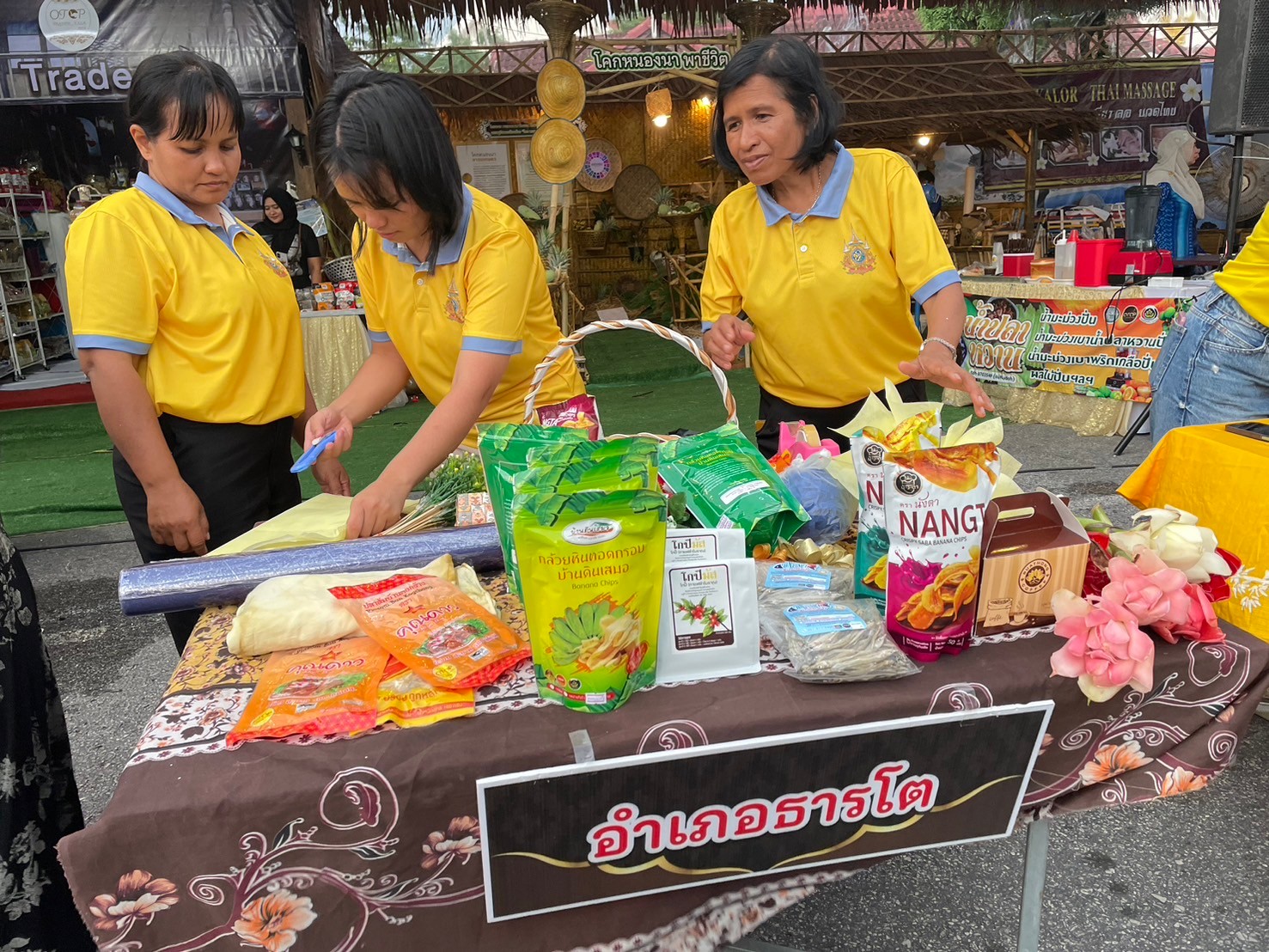 “ชีวิต ชีวา ที่พัฒนาชุมชน สุขใจที่ พช.ยะลา” บูธกาชาด สำนักงานพัฒนาชุมชนจังหวัดยะลา ได้รับความสนใจ ต่อเนื่อง 
