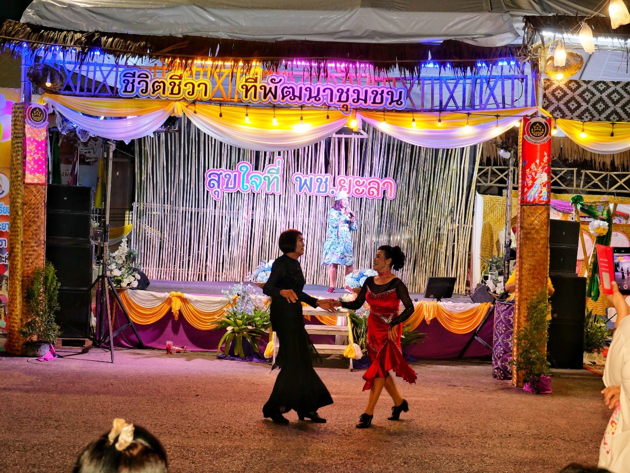 พช.ยะลา ร่วมเปิดร้านนาวากาชาด งานสมโภชหลักเมือง และงานกาชาดจังหวัดยะลา ประจำปี 2567