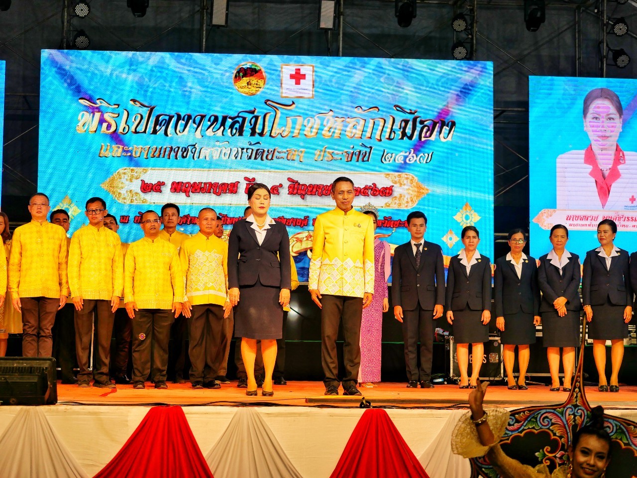 พช.ยะลา ร่วมเปิดร้านนาวากาชาด งานสมโภชหลักเมือง และงานกาชาดจังหวัดยะลา ประจำปี 2567