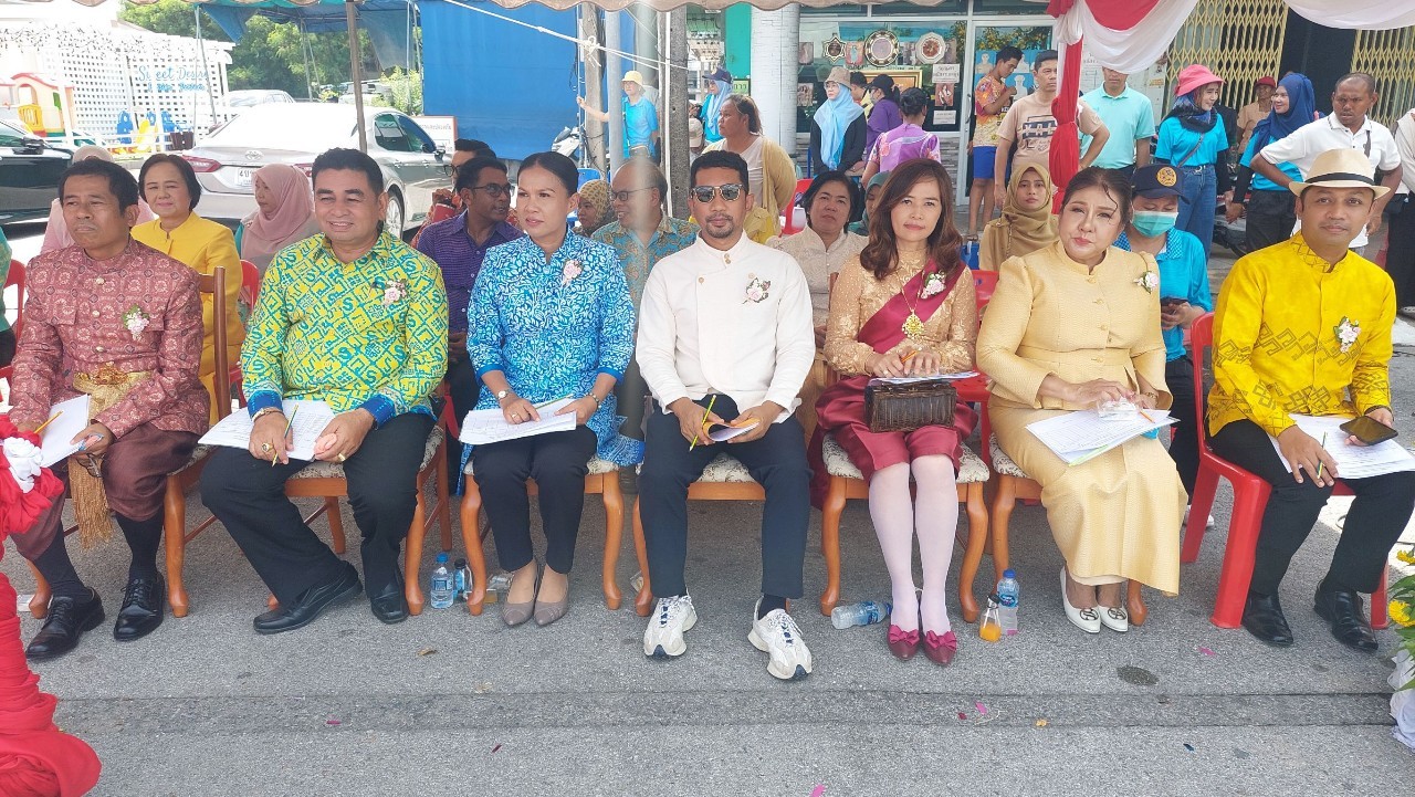 พช.ยะลา ร่วมตัดสินการประกวดและปล่อยขบวนแห่งานวัฒนธรรมและของดีเมืองยะลา ประจำปี 2567
