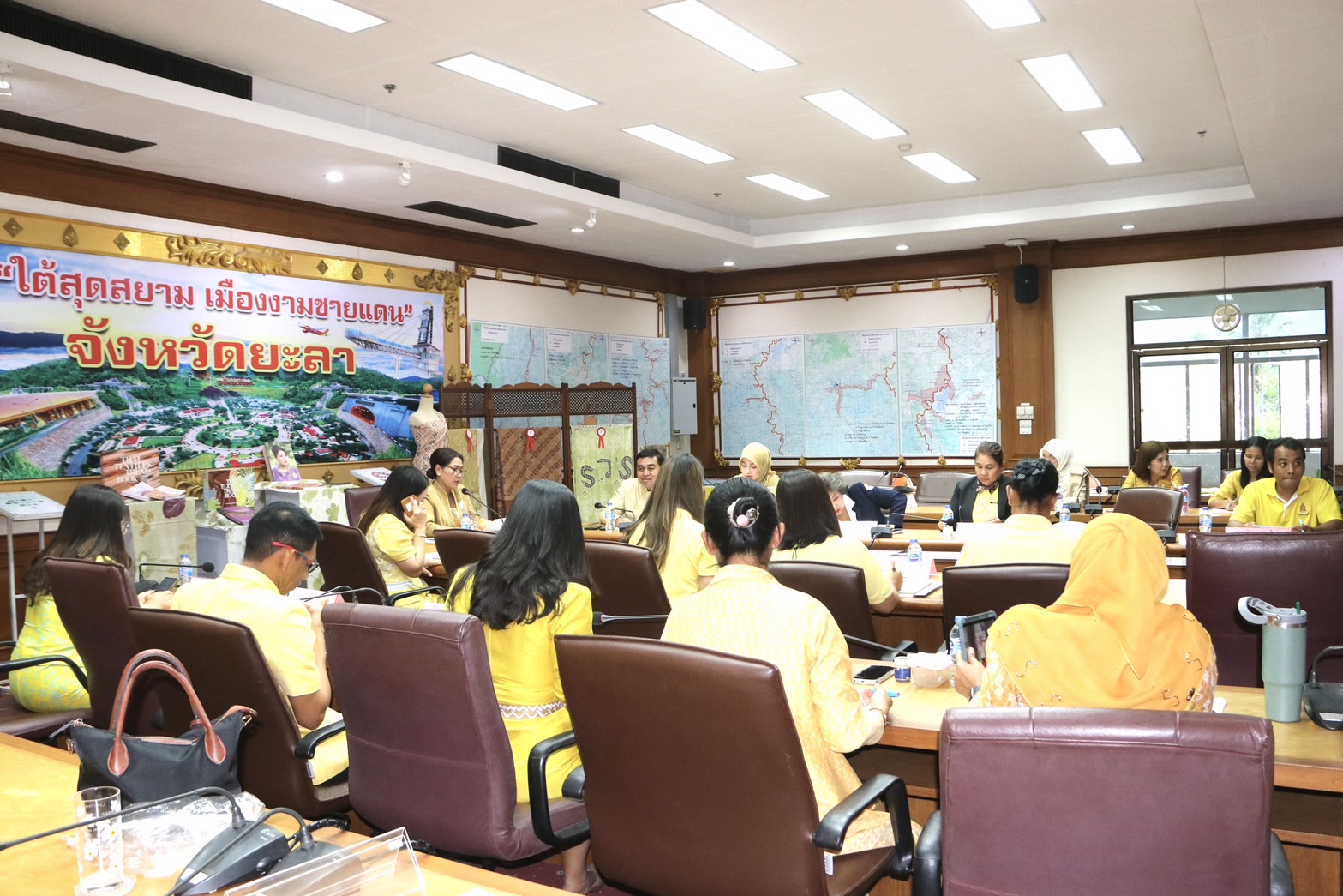 พช.ยะลา ประชุมเตรียมความพร้อมการจัดกิจกรรมเดินแบบผ้าไทยการกุศล “ผ้าไทยใส่ให้สนุก” จังหวัดยะลา