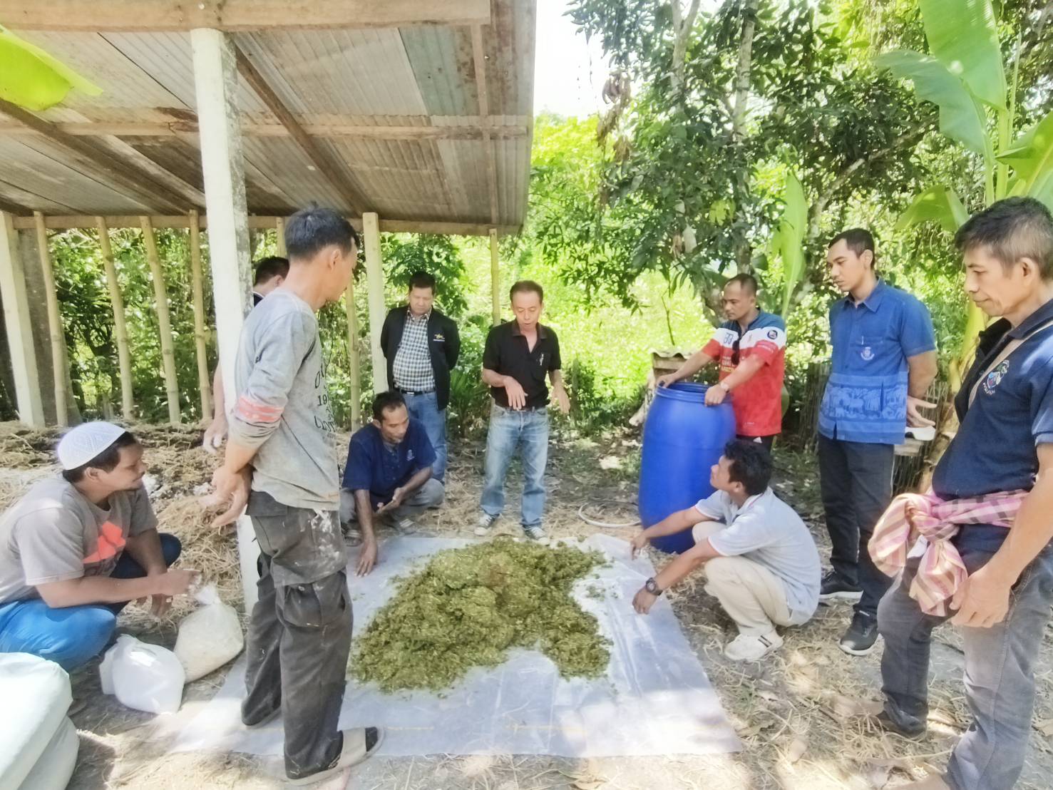 พช.ยะลา ร่วมกับเครือข่ายกองทุนแม่ของแผ่นดิน เดินหน้าขับเคลื่อนการป้องกันและแก้ไขปัญหายาเสพติดให้กับเยาวชนกลุ่มเสี่ยงและผู้ผ่านการบำบัด