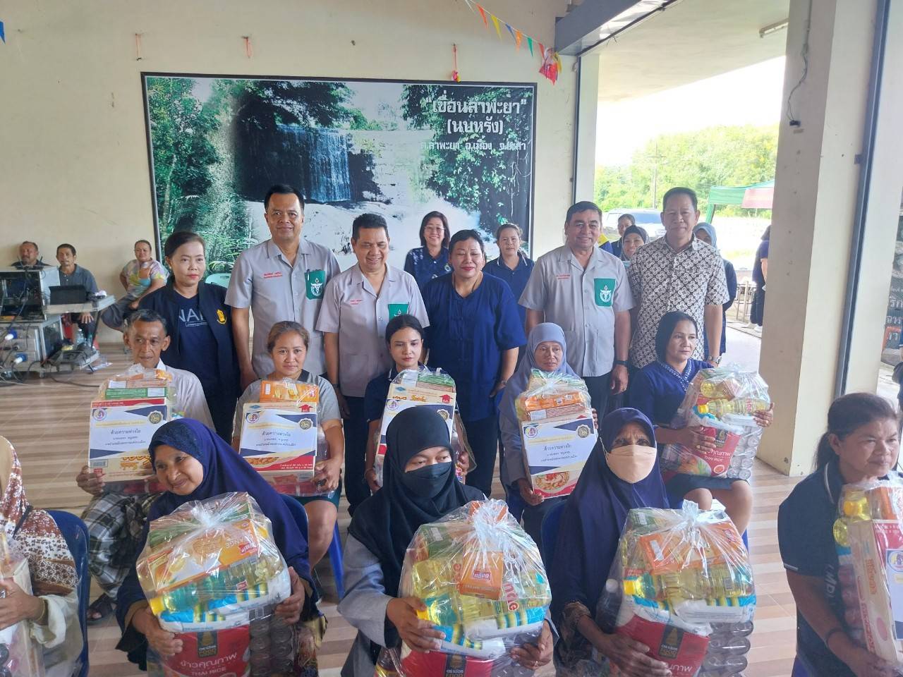 พช.ยะลา ร่วมกิจกรรมจังหวัดเคลื่อนที่ “ หน่วยบำบัดทุกข์ บำรุงสุข สร้างรอยยิ้มให้ประชาชน ”
