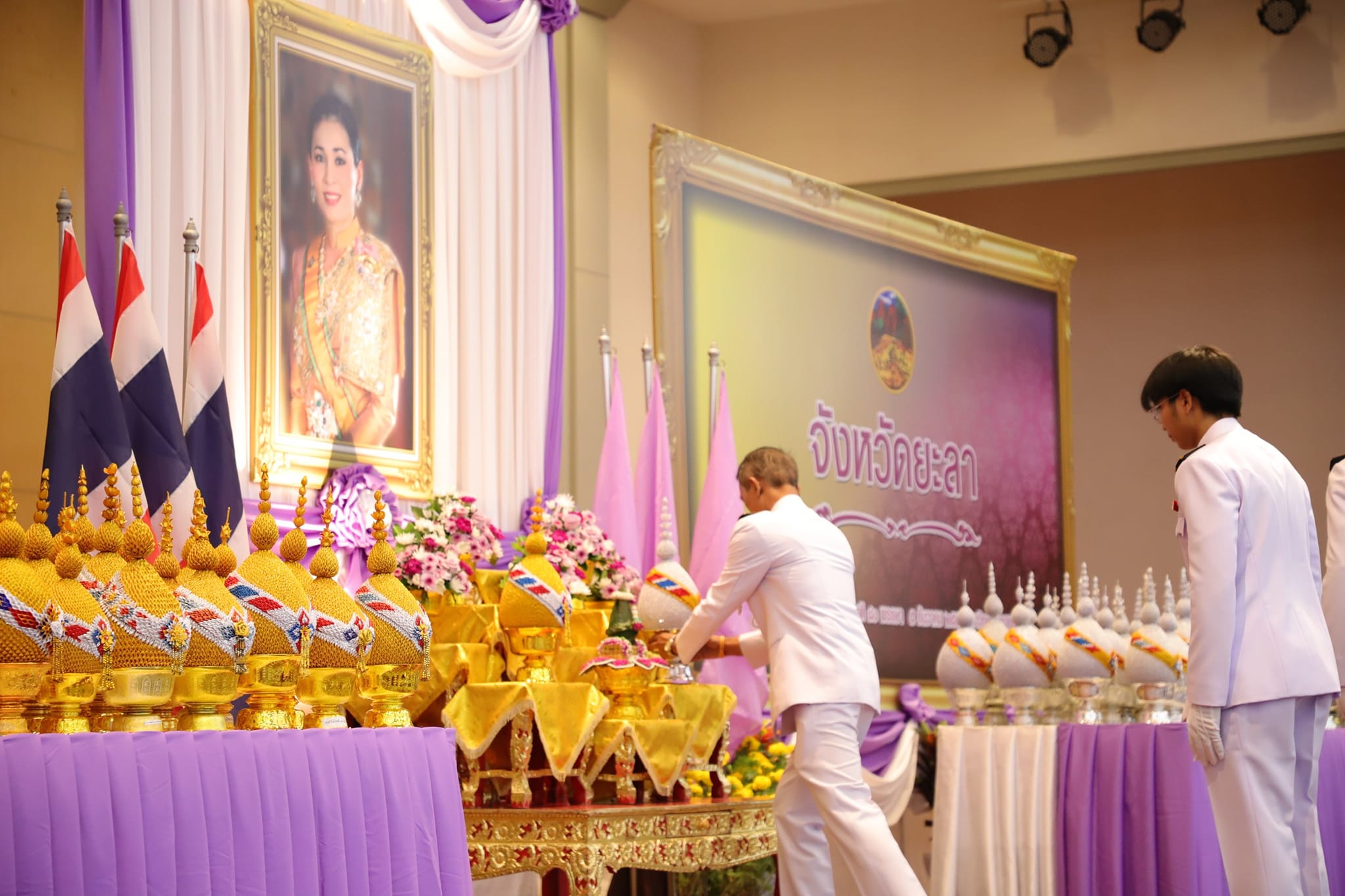 พช.ยะลา ร่วมพิธีถวายเครื่องราชสักการะ วางพานพุ่ม และจุดเทียนถวายพระพรชัยมงคล สมเด็จพระนางเจ้าฯ พระบรมราชินี เนื่องในวันเฉลิมพระชนมพรรษา 3 มิถุนายน 2567