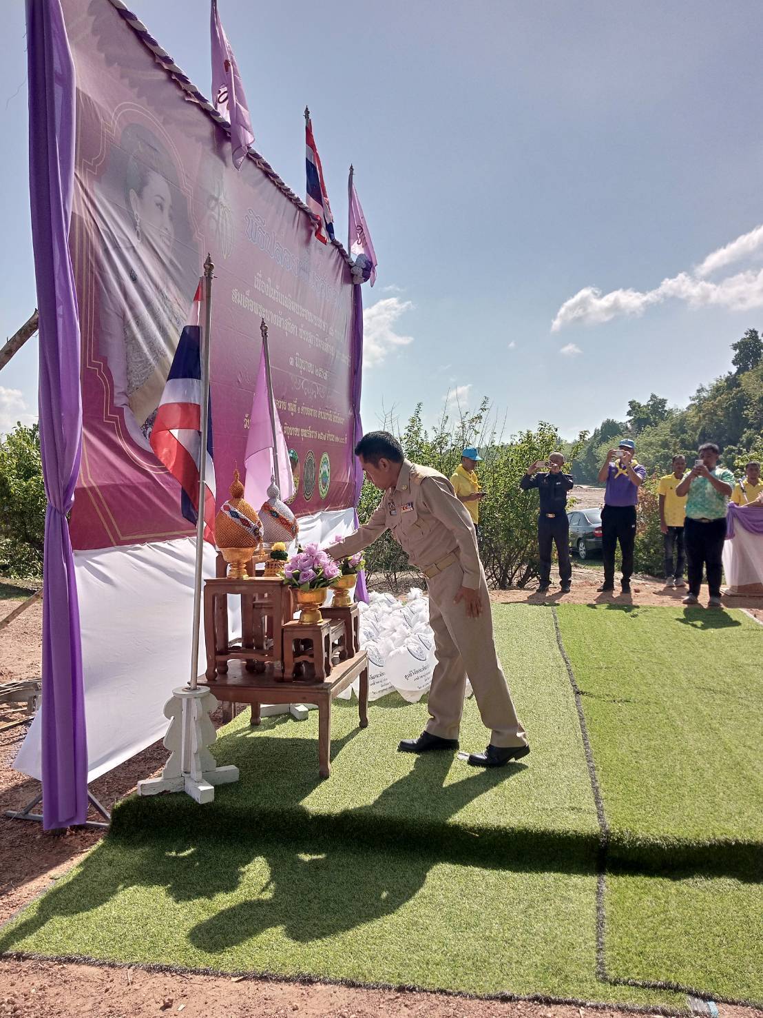 พช.ยะลา ร่วมพิธีปล่อยพันธ์ุสัตว์น้ำเนื่องในวันเฉลิมพระชนมพรรษา สมเด็จพระนางเจ้าสุทิดา พัชรพิมลลักษณ พระบรมราชินี