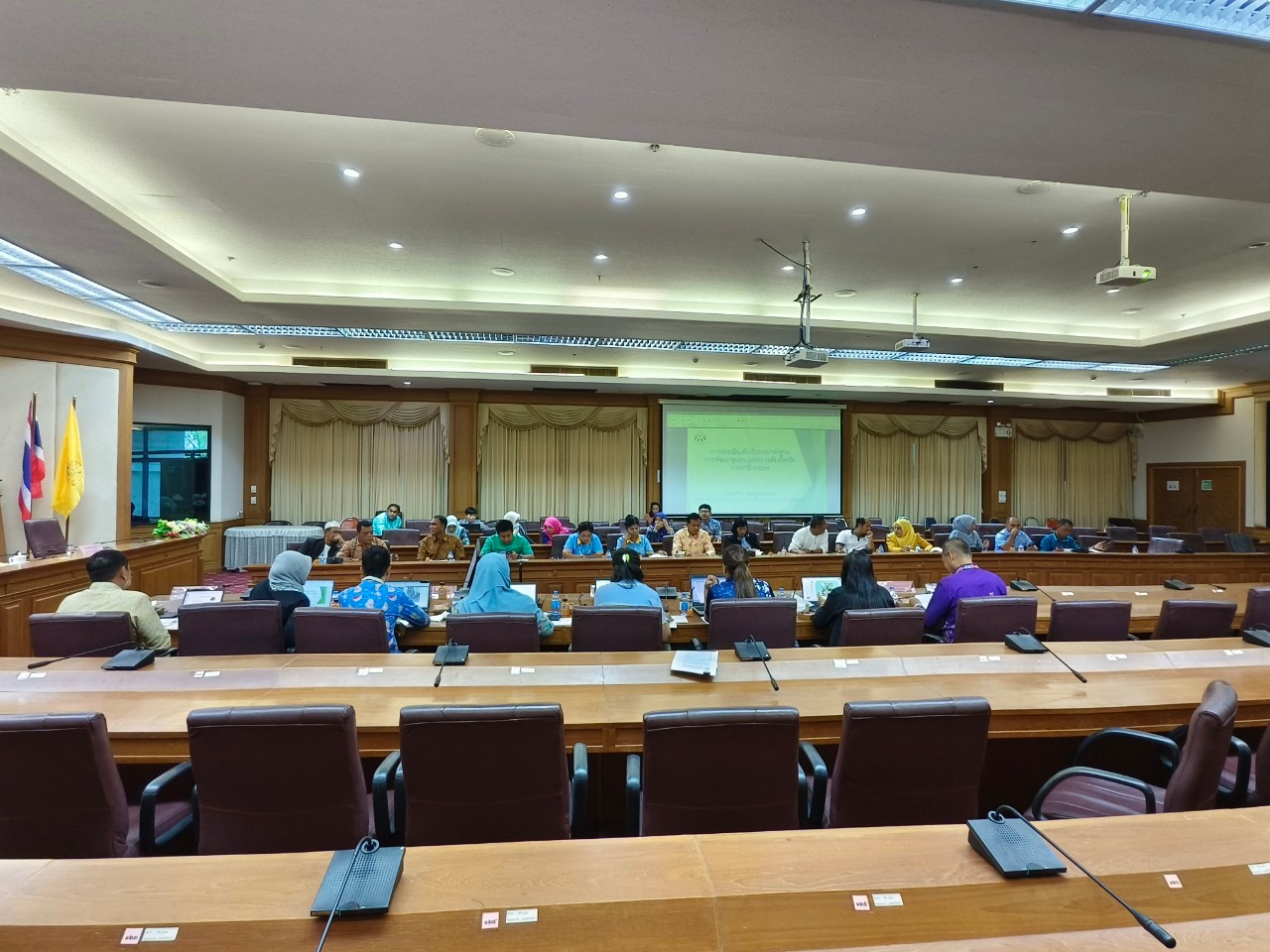 พช.ยะลา  ประชุมพิจารณารับรองการประเมินตามระบบมาตรฐานการพัฒนาชุมชน (มชช.) ประจำปี 2567