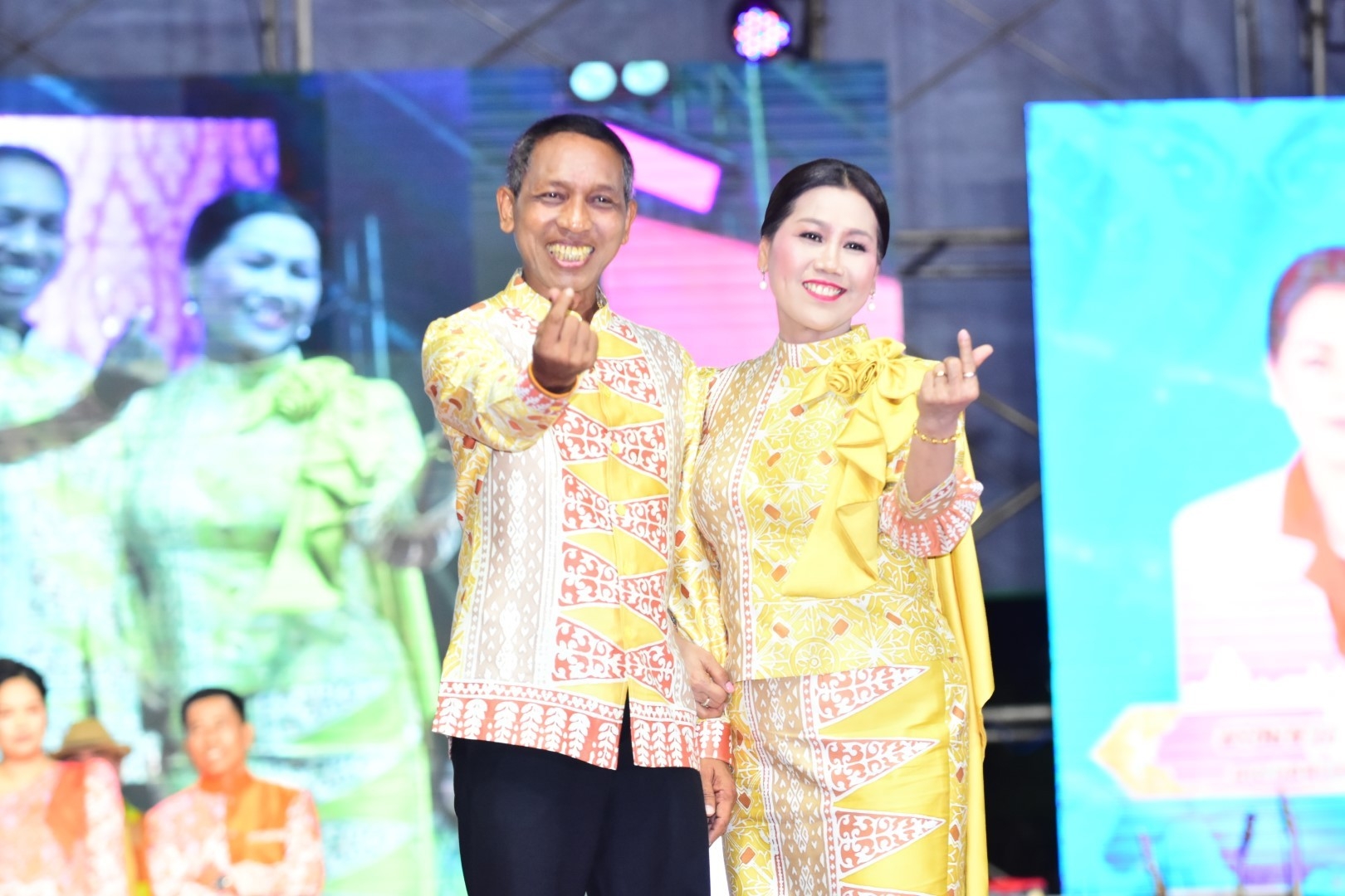 soft power ของแทร่ !! เดินแบบผ้าไทยการกุศล “ผ้าไทยใส่ให้สนุก” ผ้าถิ่นสวยงาม อัตลักษณ์ความเป็นไทย