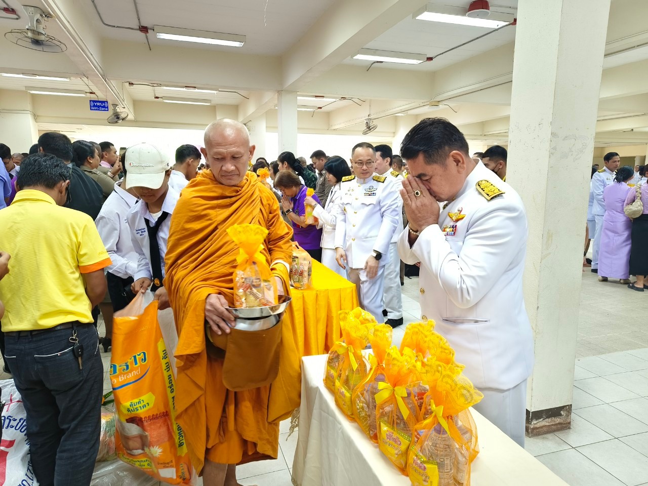 พช.ยะลา ร่วมพิธีทำบุญตักบาตรเพื่อถวายเป็นพระราชกุศล เนื่องในโอกาสวันเฉลิมพระชนมพรรษา สมเด็จพระนางเจ้าสุทิดา พัชรสุธาพิมลลักษณ พระบรมราชินี 3 มิถุนายน 2567