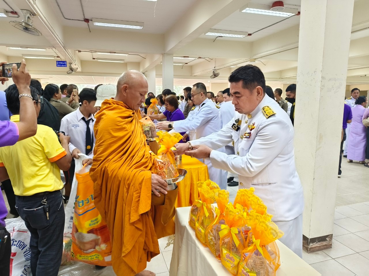 พช.ยะลา ร่วมพิธีทำบุญตักบาตรเพื่อถวายเป็นพระราชกุศล เนื่องในโอกาสวันเฉลิมพระชนมพรรษา สมเด็จพระนางเจ้าสุทิดา พัชรสุธาพิมลลักษณ พระบรมราชินี 3 มิถุนายน 2567