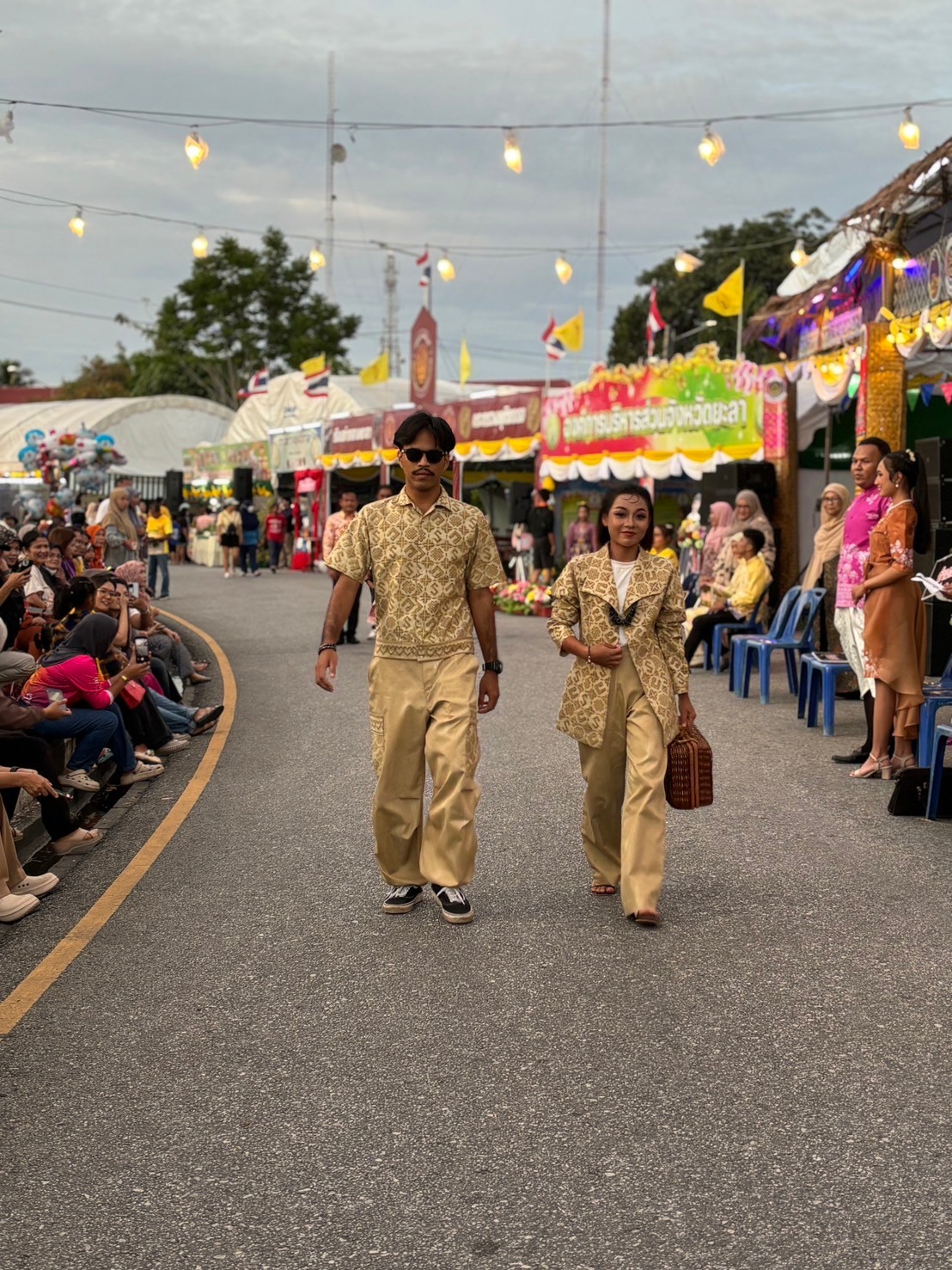 “ผ้าไทย ใส่ให้สนุก” กิจกรรมประกวดการออกแบบตัดเย็บชุดสตรีและเสื้อบุรุษ