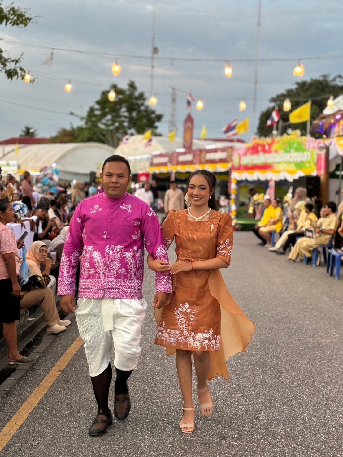 “ผ้าไทย ใส่ให้สนุก” กิจกรรมประกวดการออกแบบตัดเย็บชุดสตรีและเสื้อบุรุษ