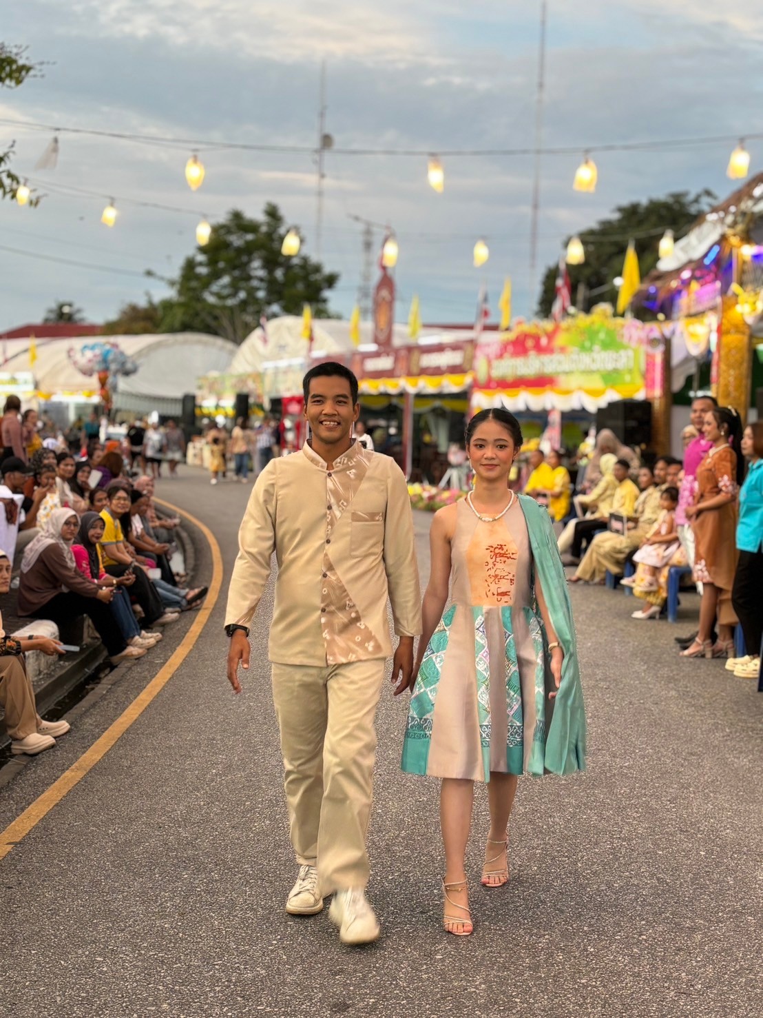 “ผ้าไทย ใส่ให้สนุก” กิจกรรมประกวดการออกแบบตัดเย็บชุดสตรีและเสื้อบุรุษ