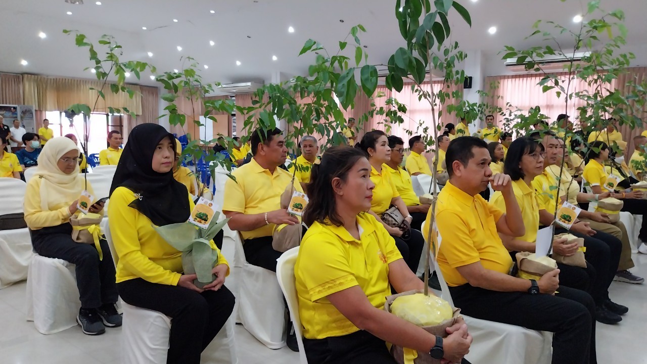 พช.ยะลา ร่วมรับมอบกล้าไม้ โครงการ 72 ล้านต้น พลิกพื้นป่า เฉลิมพระเกียรติพระบาทสมเด็จพระเจ้าอยู่หัว 