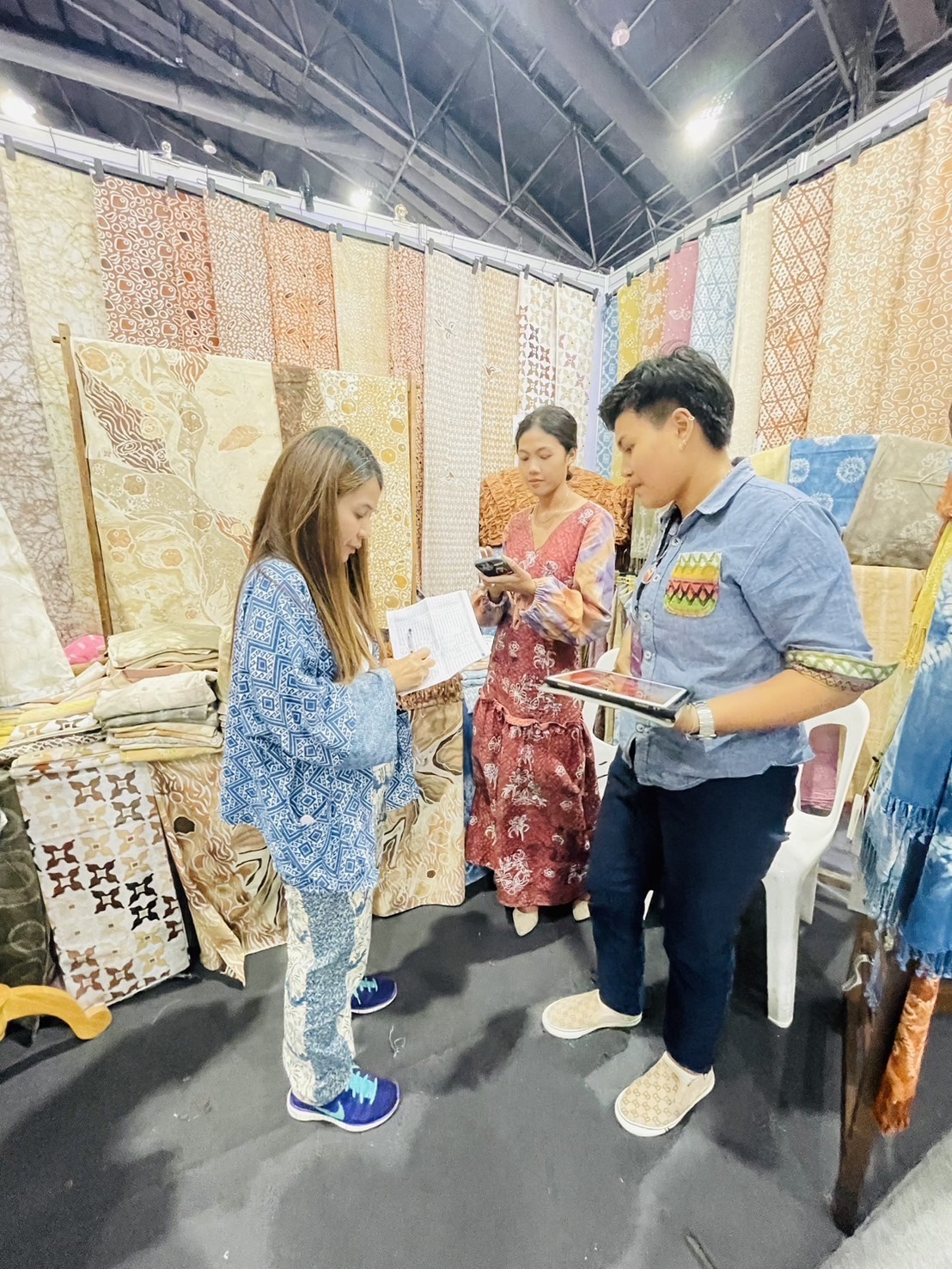 สีสัน OTOP YALA  ในงาน OTOP MIDYEAR 2024 “หลากหลายผลิตภัณฑ์ สีสันภูมิปัญญาไทย”