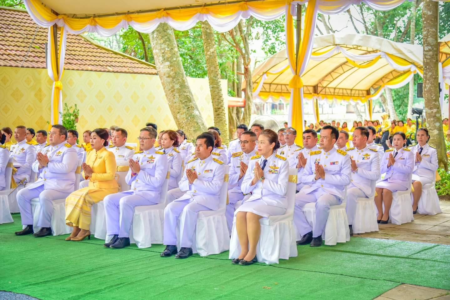 จังหวัดยะลา ประกอบพิธีพลีกรรมตักน้ำศักดิ์สิทธิ์ ณ แหล่งน้ำศักดิ์สิทธิ์สระแก้ว ภายในถ้ำมืด วัดคูหาภิมุข อ.เมือง จ .ยะลา เพื่อจัดทำน้ำพระพุทธมนต์ศักดิ์สิทธิ์ เฉลิมพระเกียรติพระบาทสมเด็จพระเจ้าอยู่หัว เนื่องในโอกาสพระราชพิธีมหามงคลเฉลิมพระชนมพรรษา 6 รอบ 28 กรกฎาคม 2567