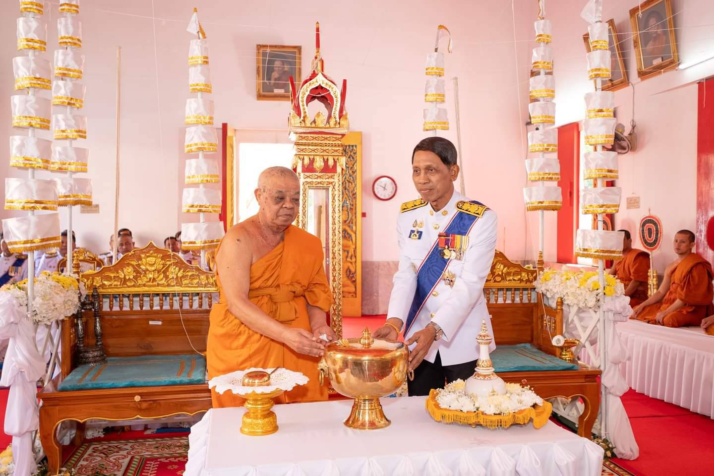 พช.ยะลา รวมพิธีเวียนเทียนสมโภชน้ำพระพุทธมนต์ศักดิ์สิทธิ์ เฉลิมพระเกียรติ พระบาทสมเด็จพระเจ้าอยู่หัว เนื่องในโอกาสพระราชพิธีมหามงคลเฉลิมพระชนมพรรษา 6 รอบ 28 กรกฎาคม 2567