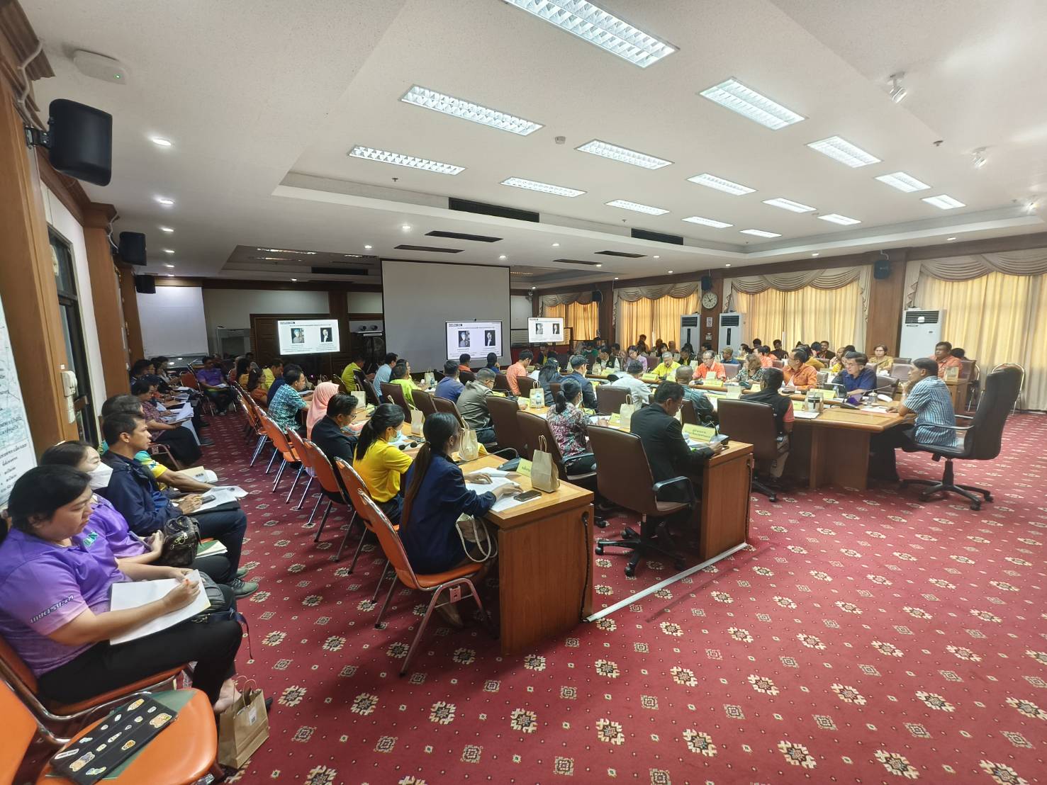 พช.ยะลา ร่วมประชุมคณะอนุกรรมการประสานงานโครงการพัฒนาของสถาบันส่งเสริมและพัฒนากิจกรรมปิดทองหลังพระสืบสานแนวพระราชดำริฯ และคณะกรรมการ “ยะลาเมืองทุเรียน”
