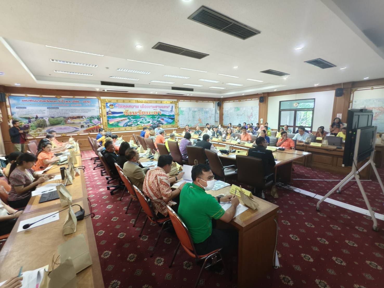พช.ยะลา ร่วมประชุมคณะอนุกรรมการประสานงานโครงการพัฒนาของสถาบันส่งเสริมและพัฒนากิจกรรมปิดทองหลังพระสืบสานแนวพระราชดำริฯ และคณะกรรมการ “ยะลาเมืองทุเรียน”