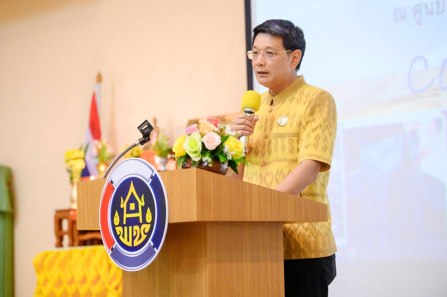 พช.ยะลา ร่วมพิธีเปิดโครงการรพัฒนาศักยภาพผู้ประกอบการในการต่อยอดภูมปัญญาผ้าไทย และงานหัตถกรรมด้วยนวัตกรรมสู่ความยั่งยืน