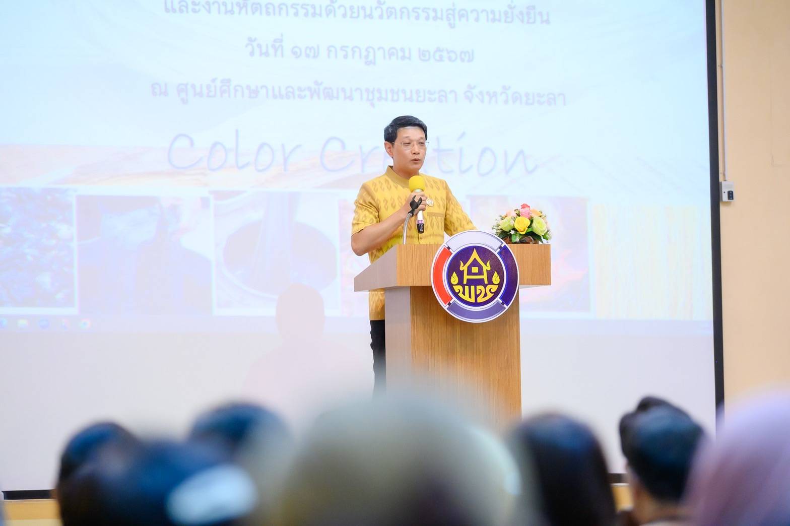 พช.ยะลา ร่วมพิธีเปิดโครงการรพัฒนาศักยภาพผู้ประกอบการในการต่อยอดภูมปัญญาผ้าไทย และงานหัตถกรรมด้วยนวัตกรรมสู่ความยั่งยืน