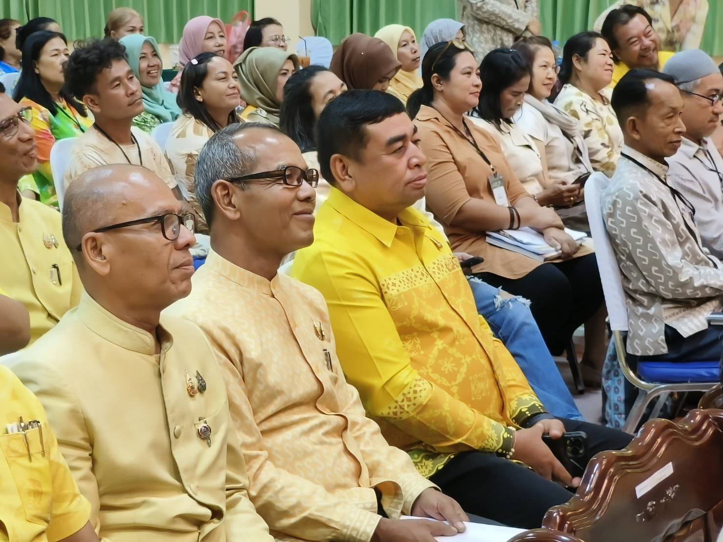 พช.ยะลา ร่วมพิธีเปิดโครงการรพัฒนาศักยภาพผู้ประกอบการในการต่อยอดภูมปัญญาผ้าไทย และงานหัตถกรรมด้วยนวัตกรรมสู่ความยั่งยืน