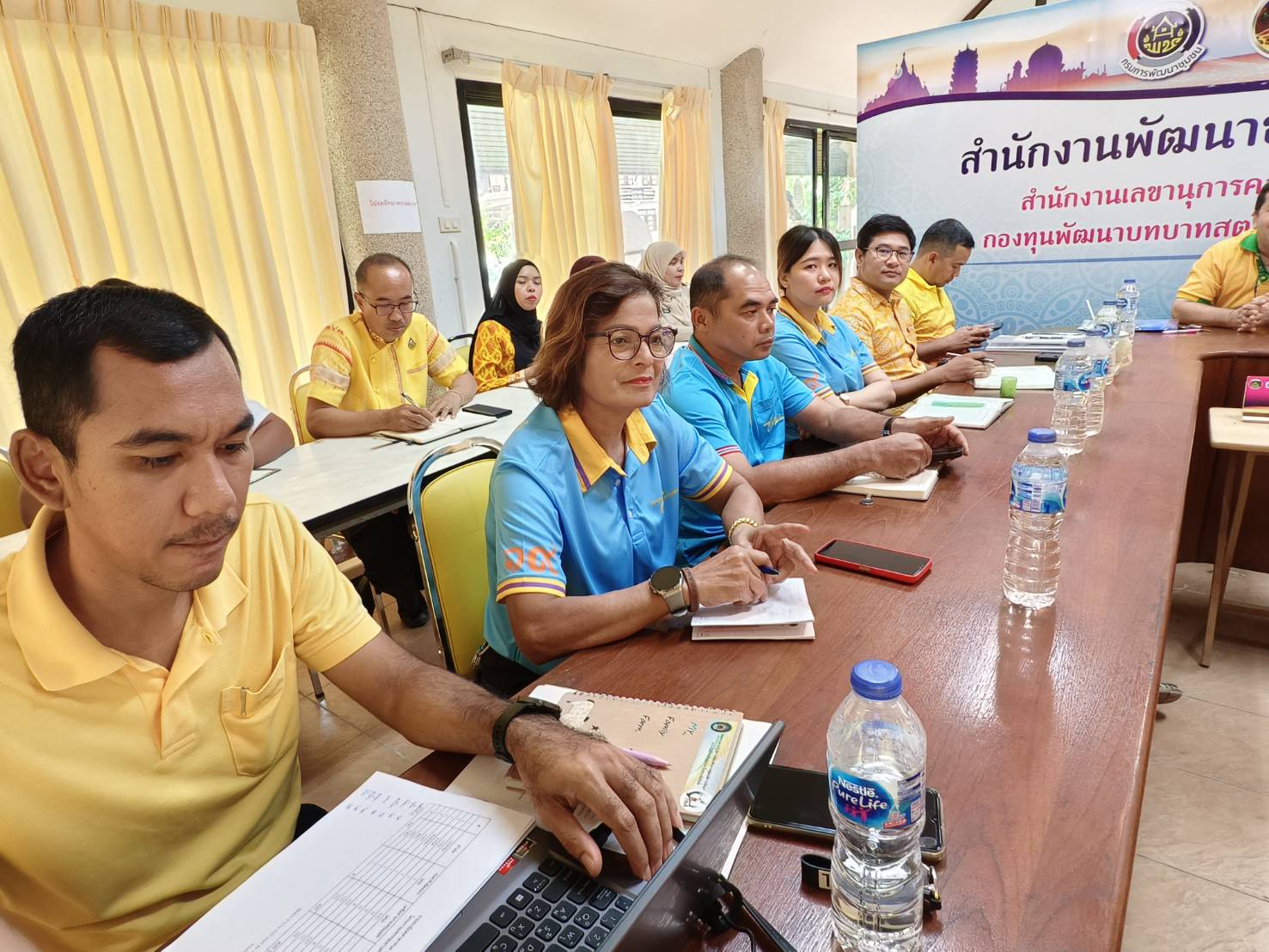 พช.ยะลา ประชุมเตรียมความพร้อมโครงการรวมพลังคนกองทุนแม่ของแผ่นดินจังหวัดยะลา และโครงการมหกรรมความสำเร็จการขจัดความยากจนและพัฒนาคนทุกช่วงวัยอย่างยั่งยืน ตามหลักปรัชญาของเศรษฐกิจพอเพียง