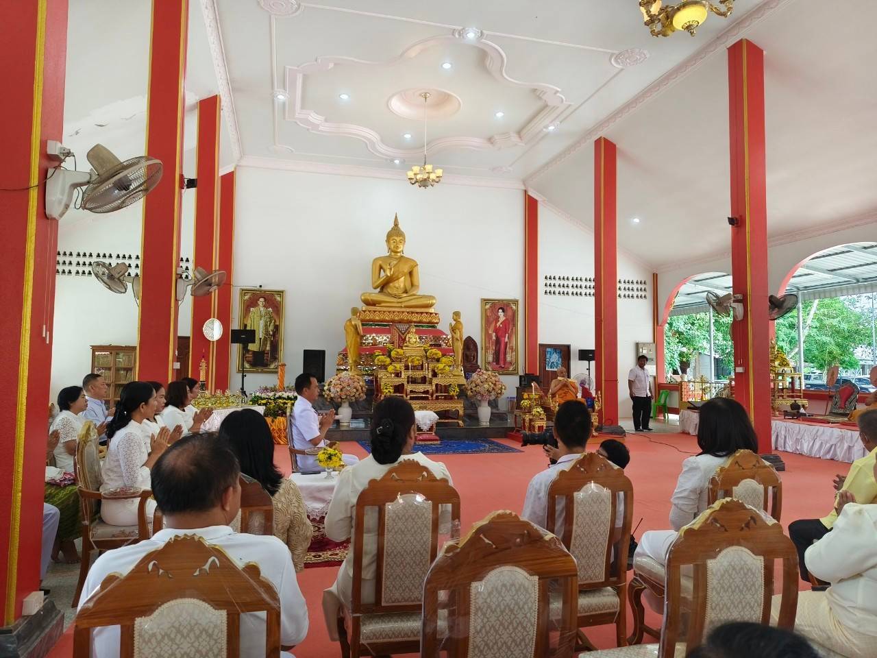 พช.ยะลา ร่วมกิจกรรมส่งเสริมพระพุทธศาสนา พิธีทำบุญตักบาตร เนื่องในวันอาสาฬหบูชา และวันเข้าพรรษา ประจำปี 2567