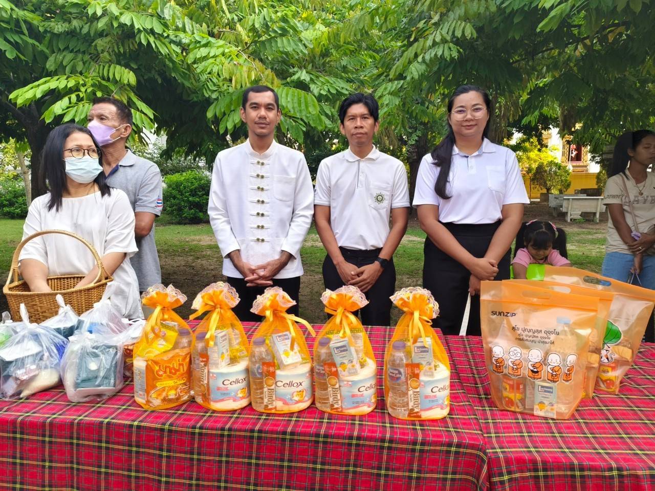 พช.ยะลา ร่วมกิจกรรมส่งเสริมพระพุทธศาสนา พิธีทำบุญตักบาตร เนื่องในวันอาสาฬหบูชา และวันเข้าพรรษา ประจำปี 2567