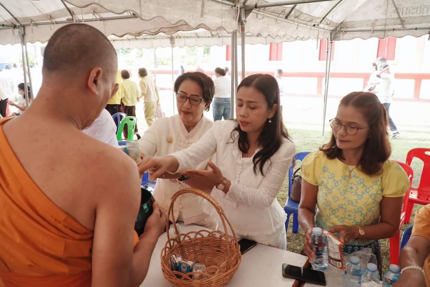 พช.ยะลา ร่วมกิจกรรมส่งเสริมพระพุทธศาสนา พิธีทำบุญตักบาตร เนื่องในวันอาสาฬหบูชา และวันเข้าพรรษา ประจำปี 2567